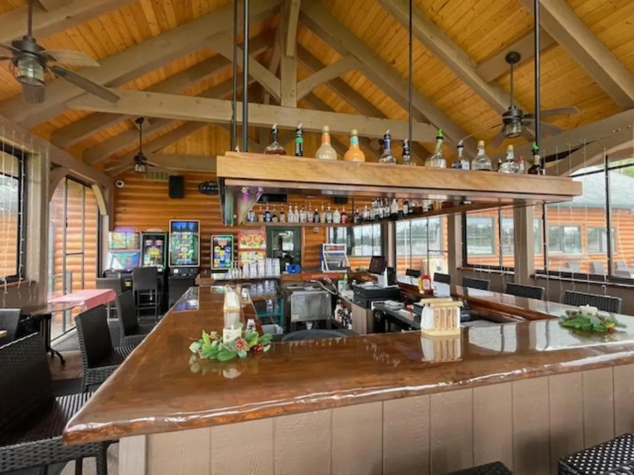 Lounge or bar in Lena's Northern Pines Resort