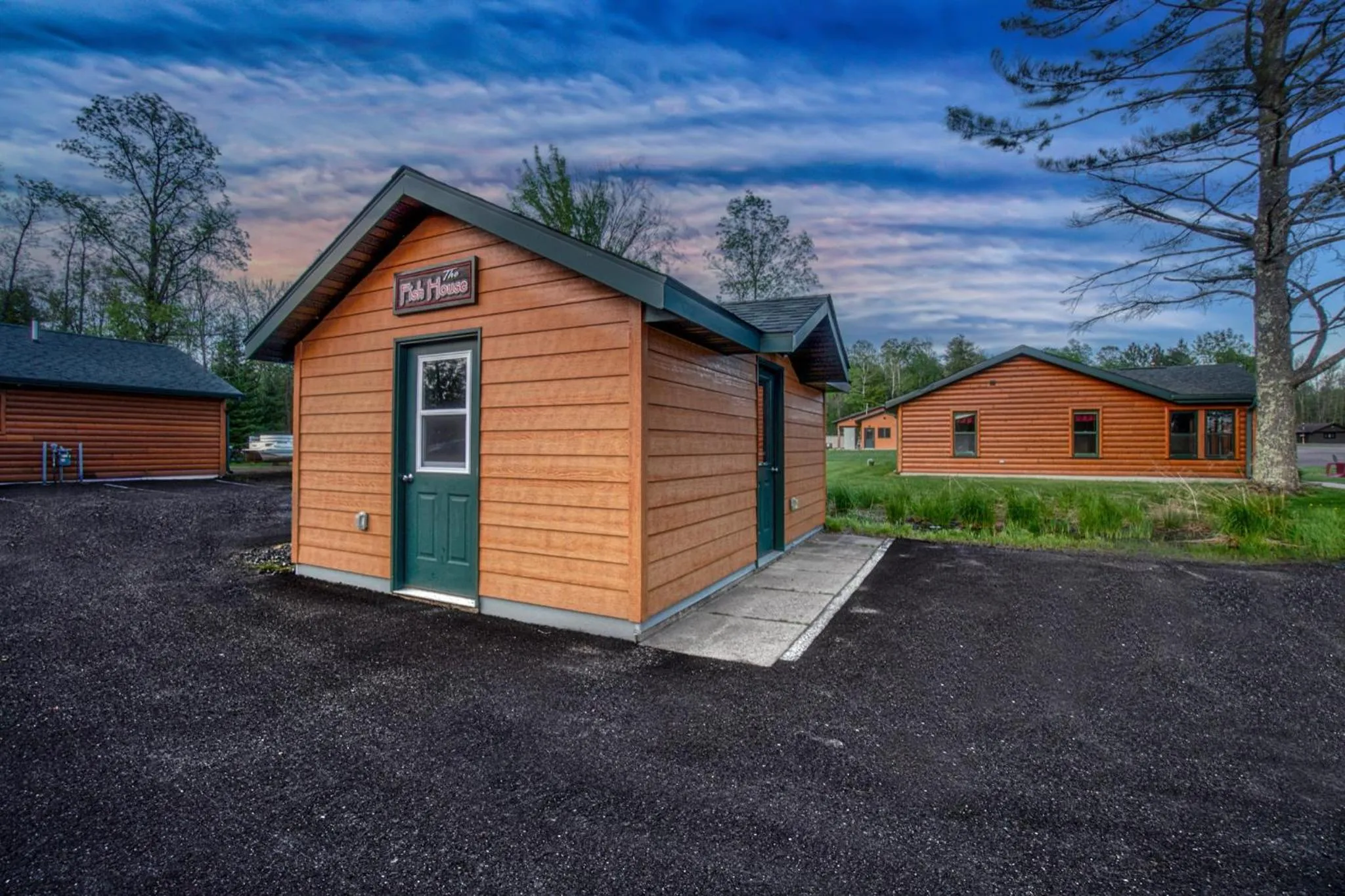 Property building in Lena's Northern Pines Resort