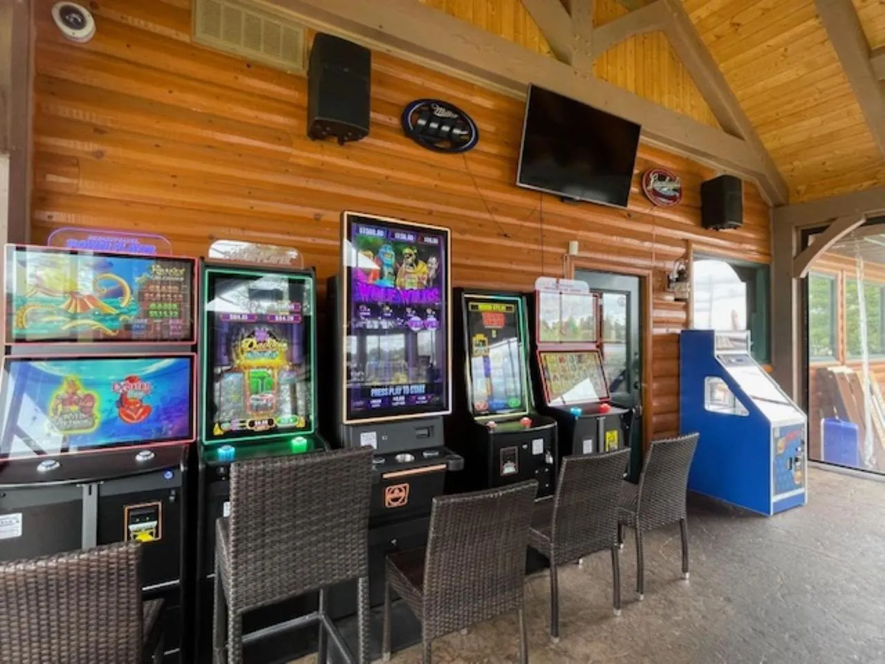 Lounge or bar in Lena's Northern Pines Resort