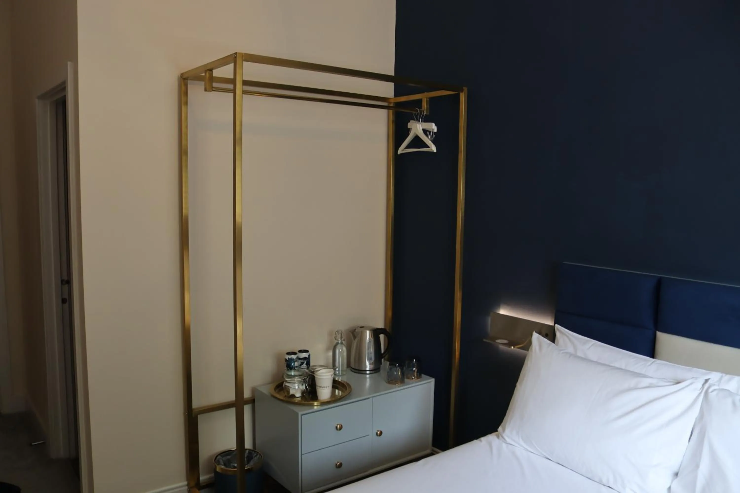 wardrobe, Bed in The Psalter