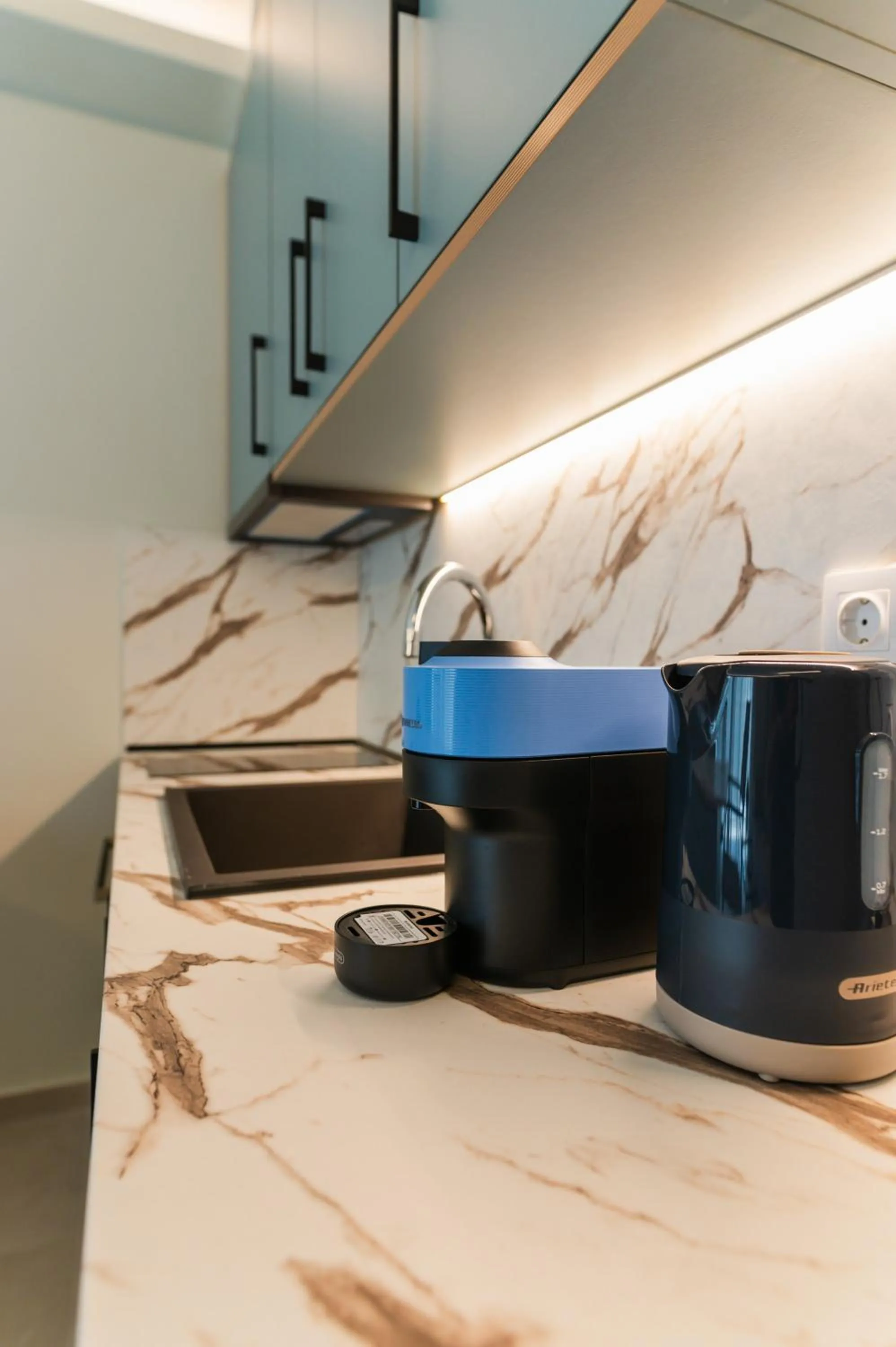 Kitchen or kitchenette in Oktolia suites