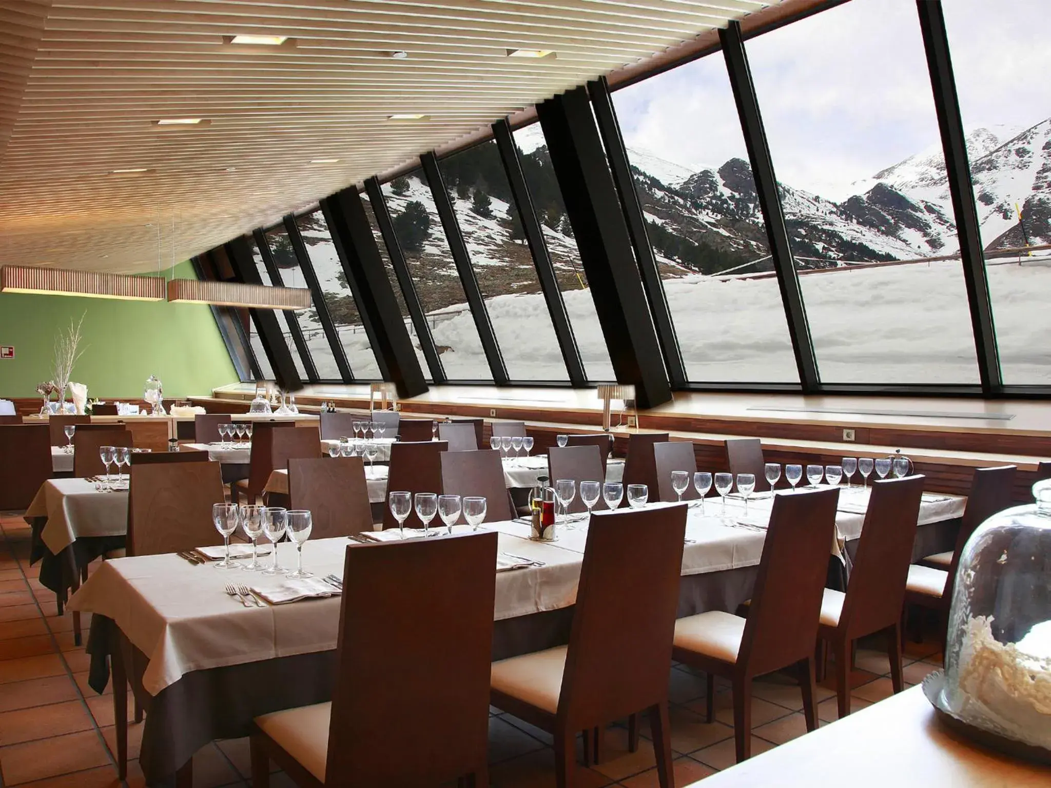 Restaurant/places to eat in Hotel Vall de Núria Restaurant/places to eat in Hotel Vall de Núria