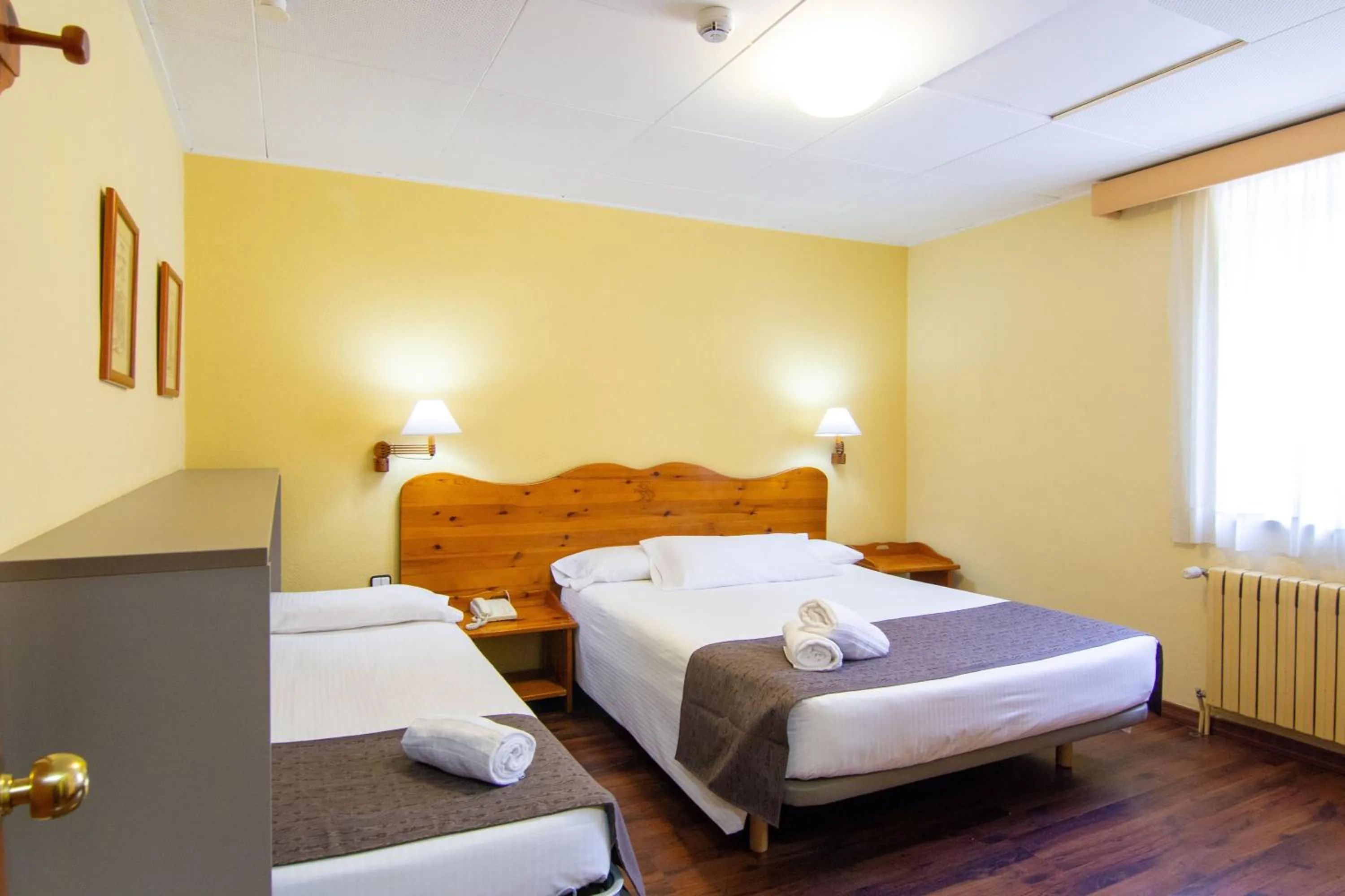 Property building, Bed in Hotel Vall de Núria