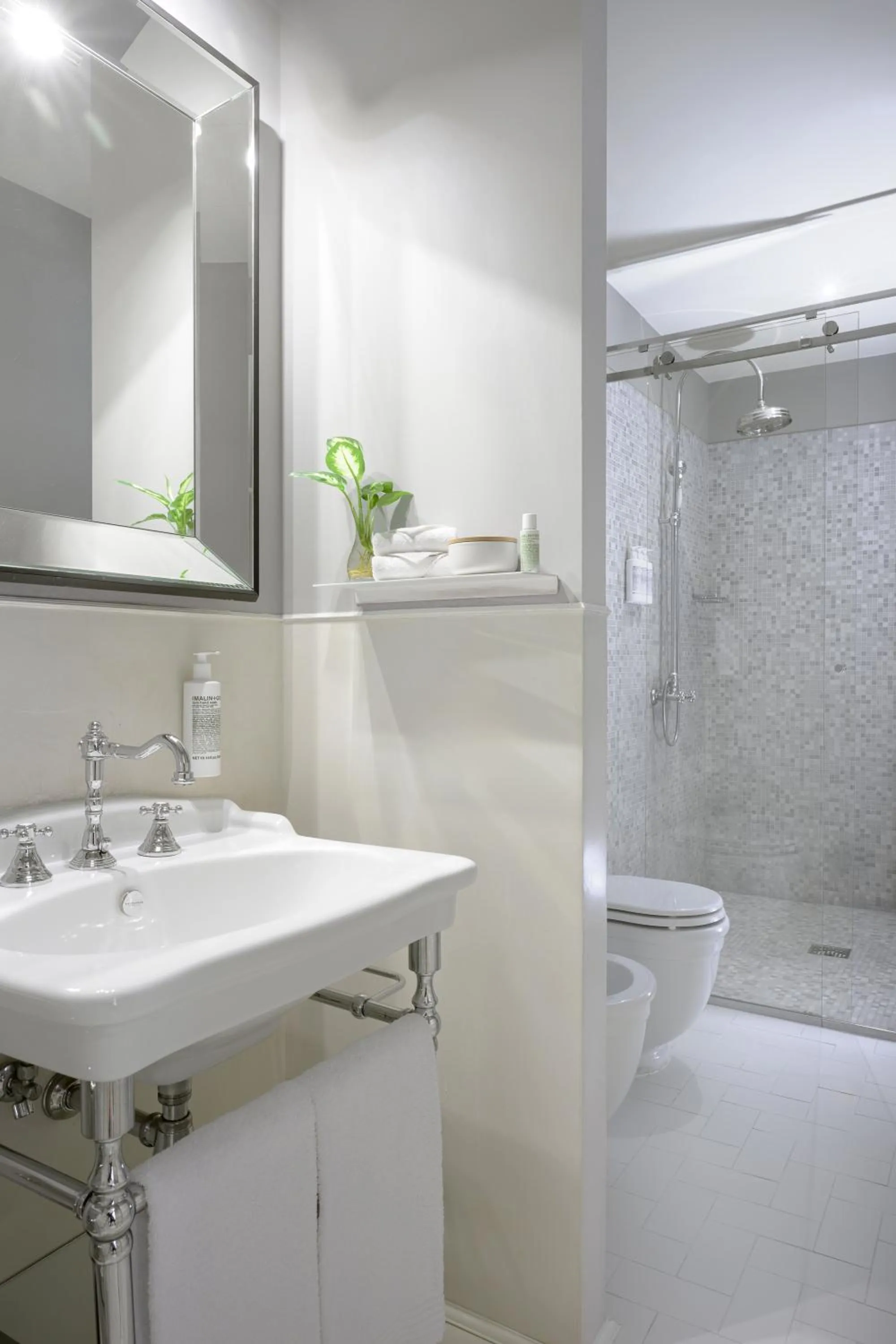 Bathroom in The Fifteen Keys Hotel