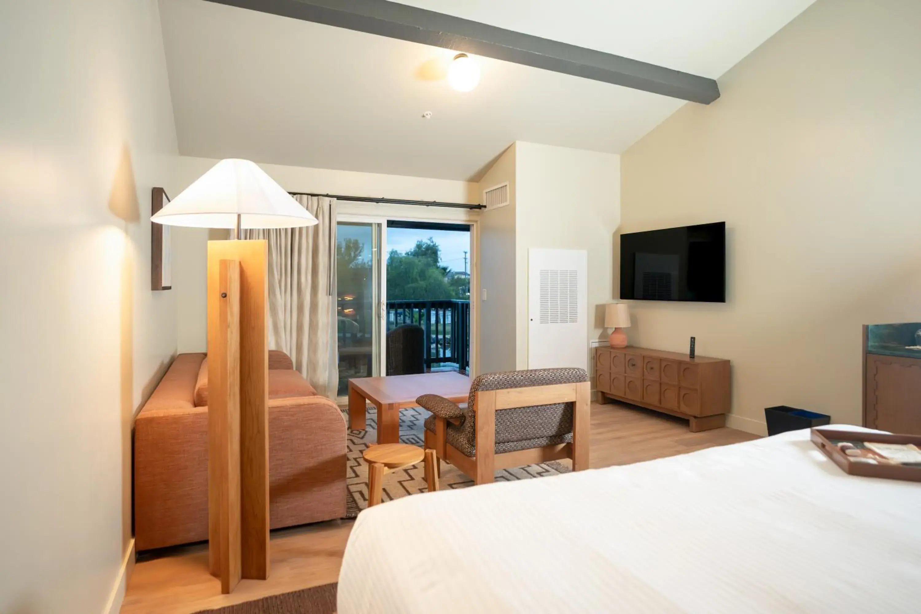 Deluxe King Room in Murrieta Hot Springs Resort Deluxe King Room in Murrieta Hot Springs Resort