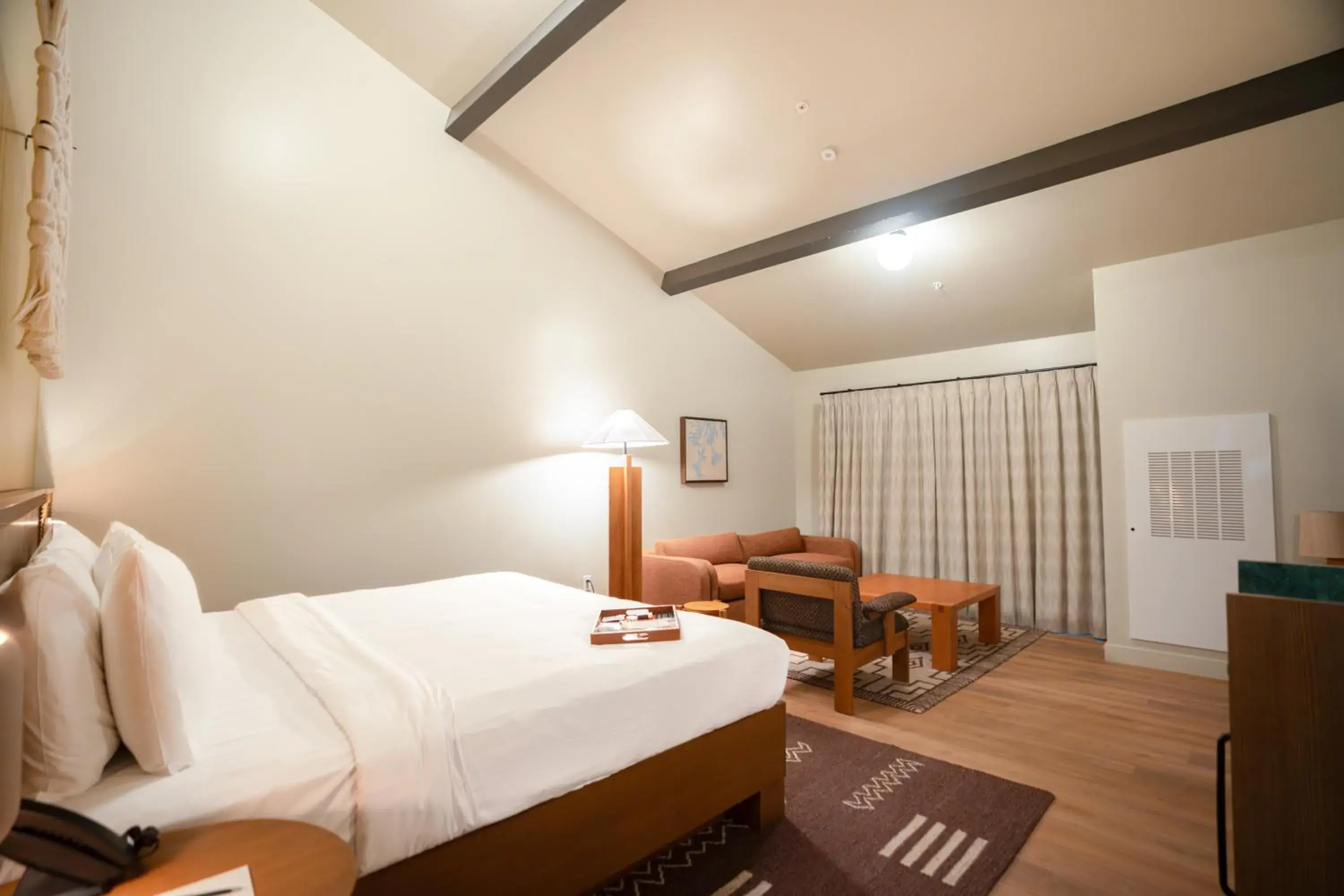 Deluxe King Room in Murrieta Hot Springs Resort Deluxe King Room in Murrieta Hot Springs Resort