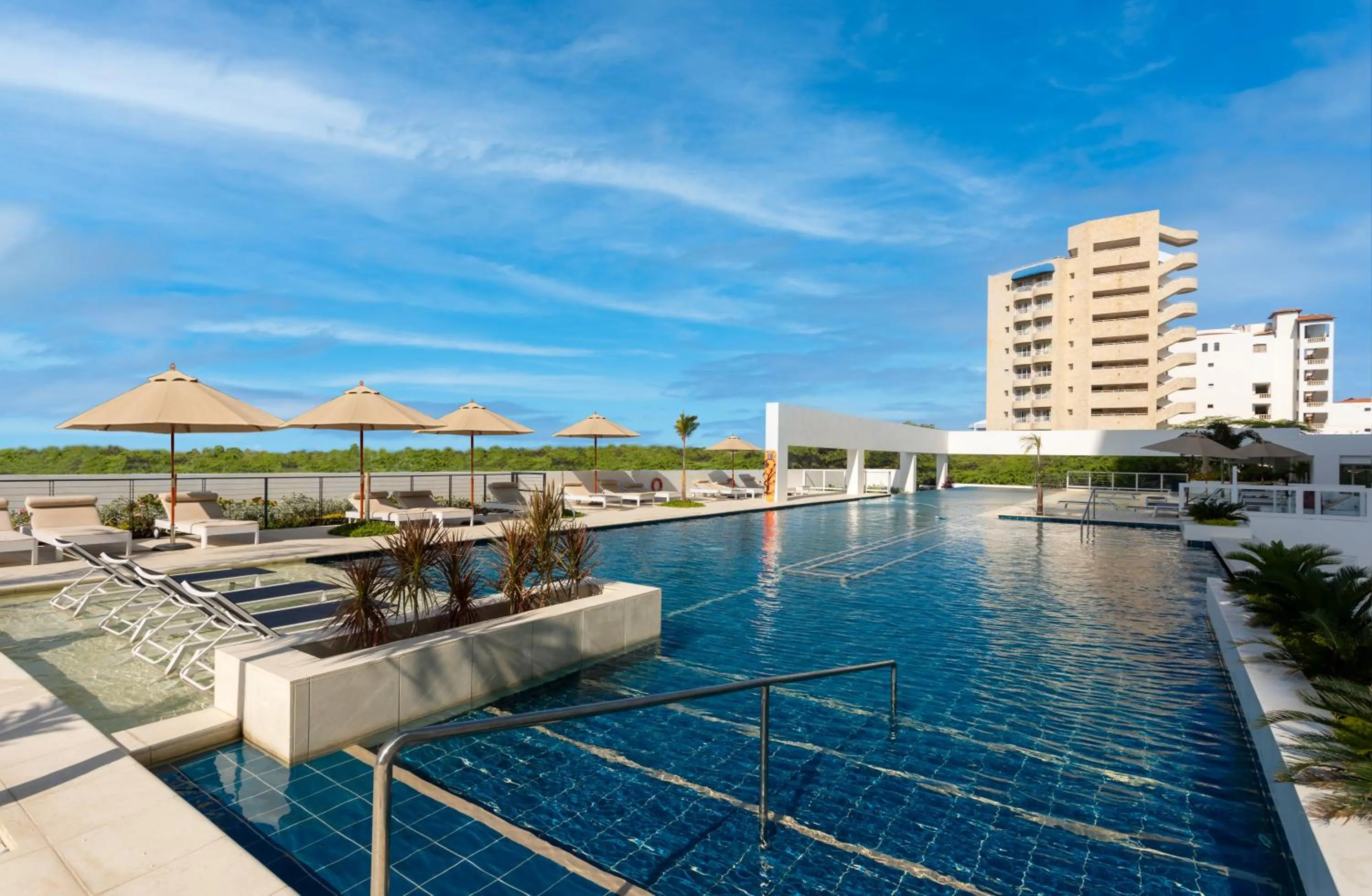 Swimming pool in Hotel Porto Horizonte All inclusive By OxoHotel