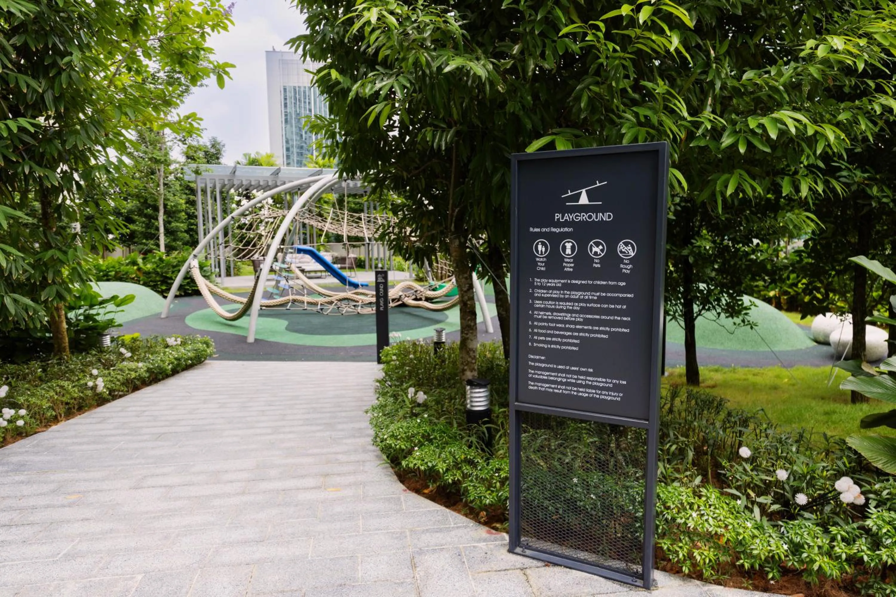 Garden in NaiBnB in Agile Bukit Bintang - 5 mins walk to TRX