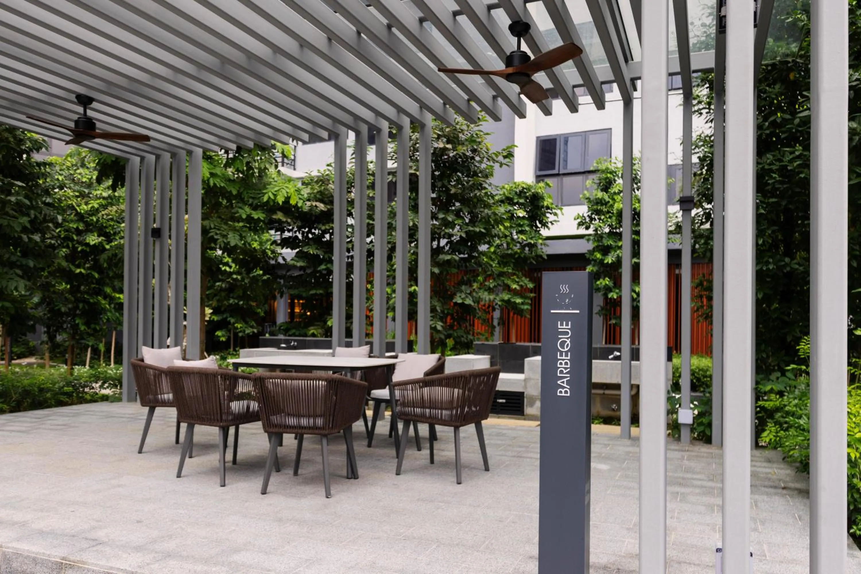 Garden in NaiBnB in Agile Bukit Bintang - 5 mins walk to TRX