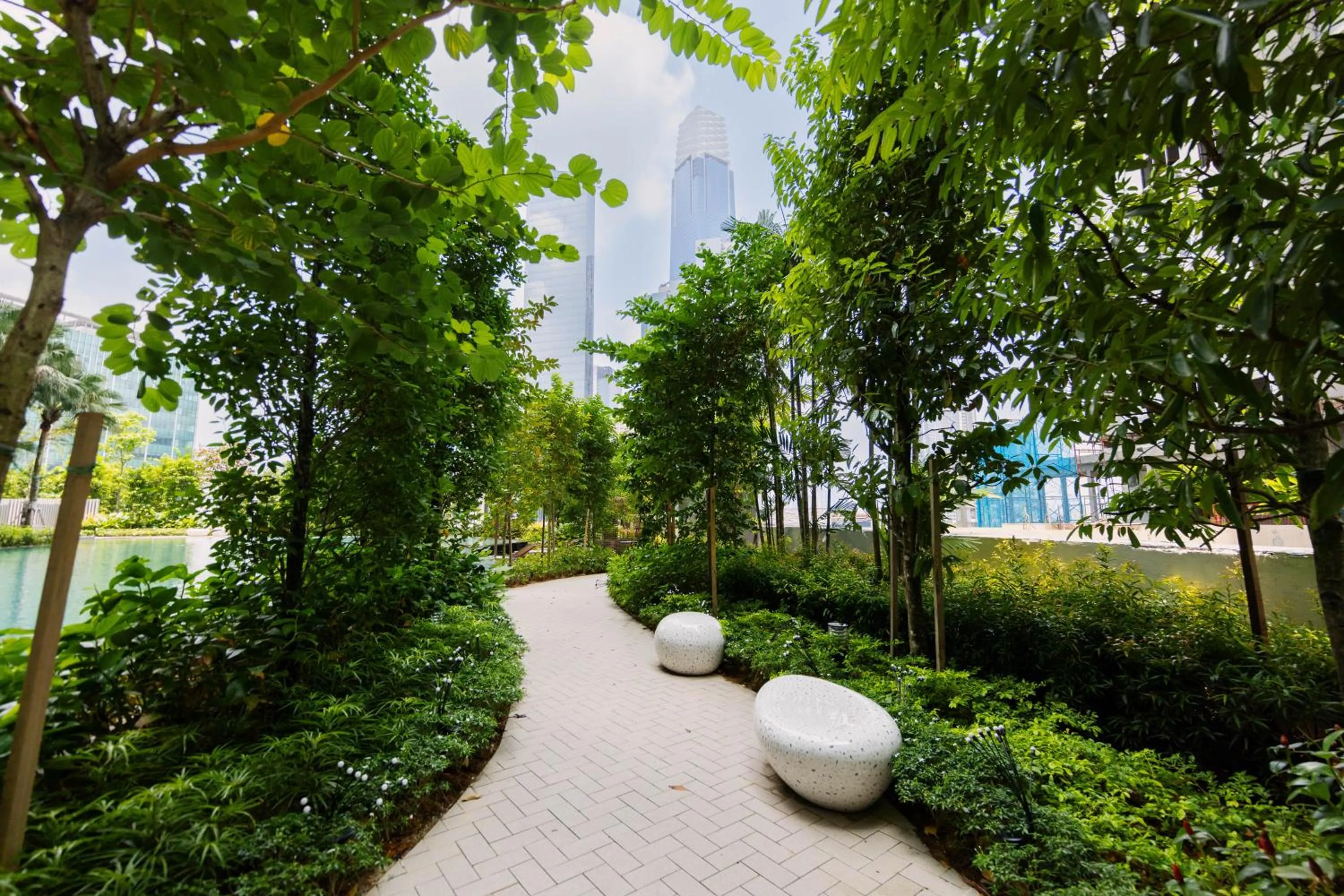 Garden in NaiBnB in Agile Bukit Bintang - 5 mins walk to TRX