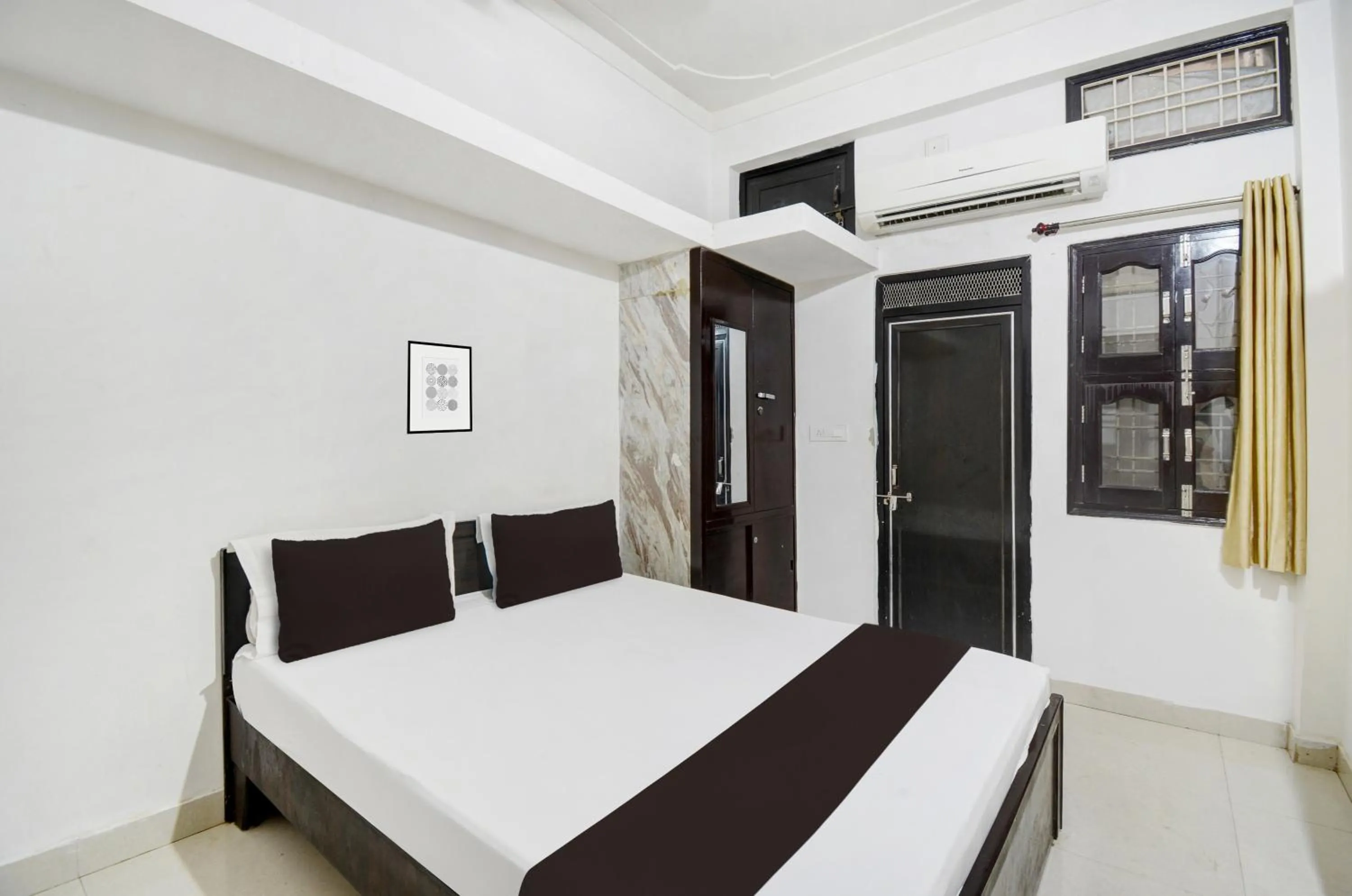 Bedroom, Bed in Hotel O The White Haveli