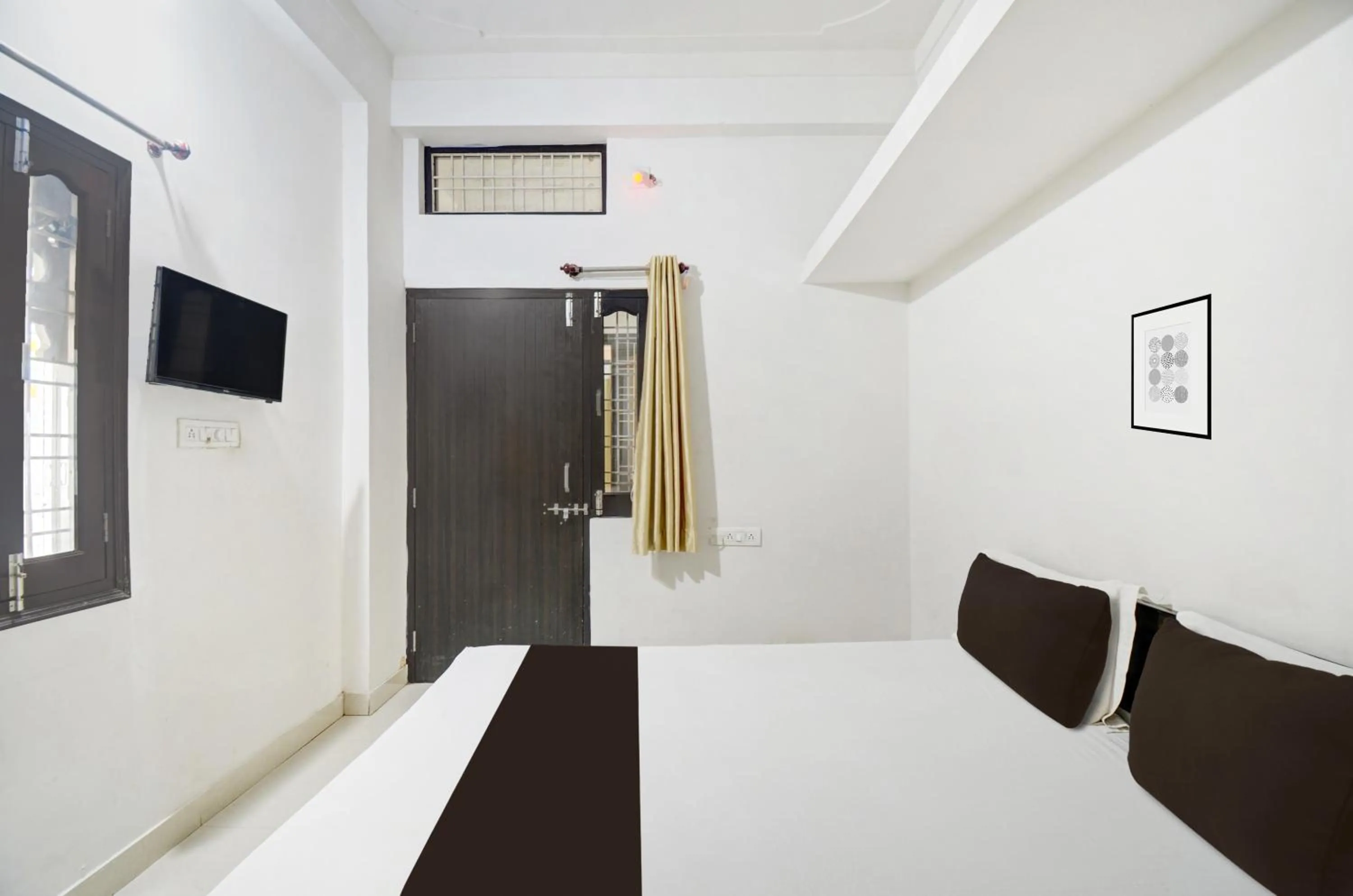 Bedroom, Bed in Hotel O The White Haveli