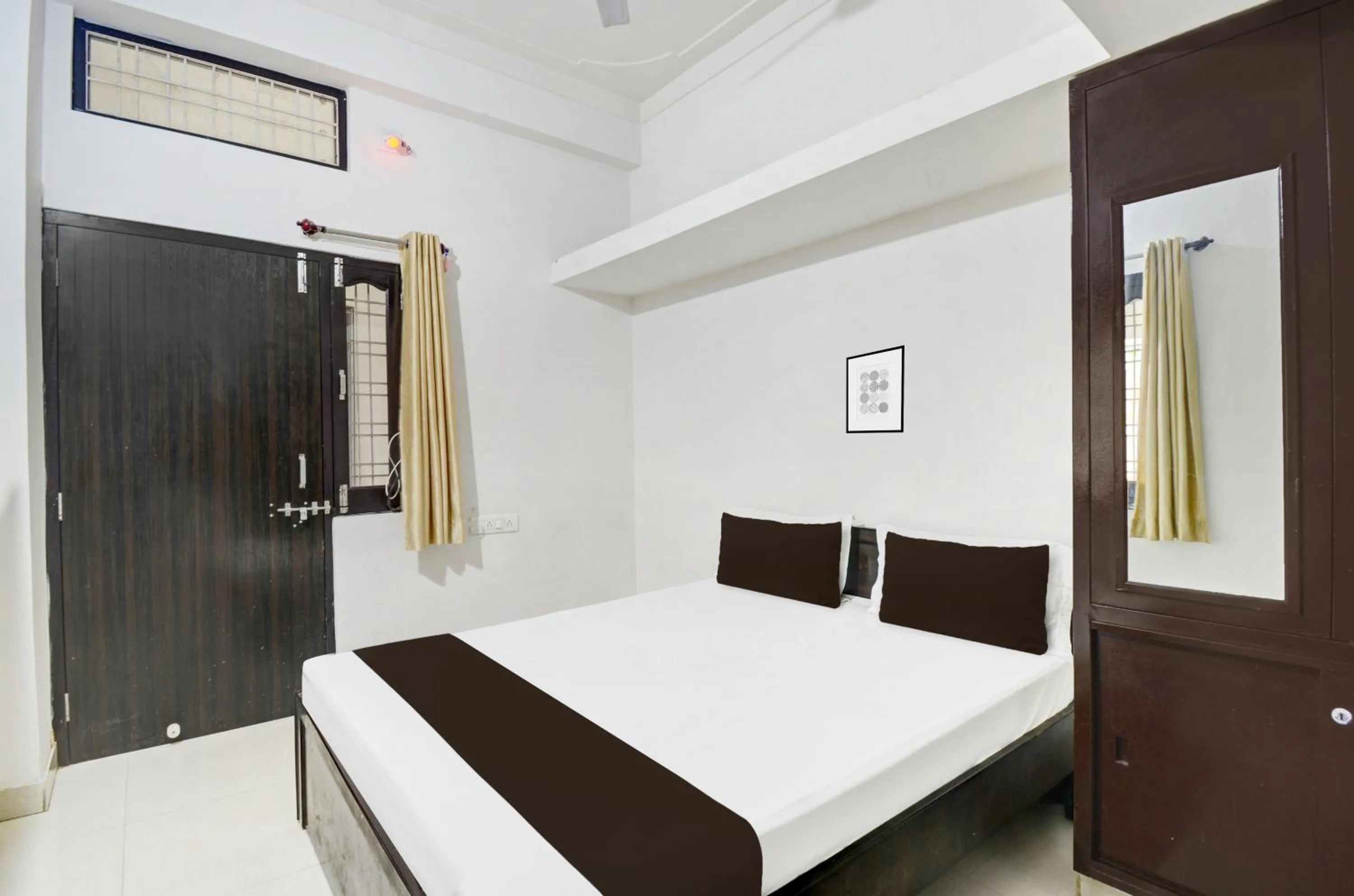 Bedroom, Bed in Hotel O The White Haveli