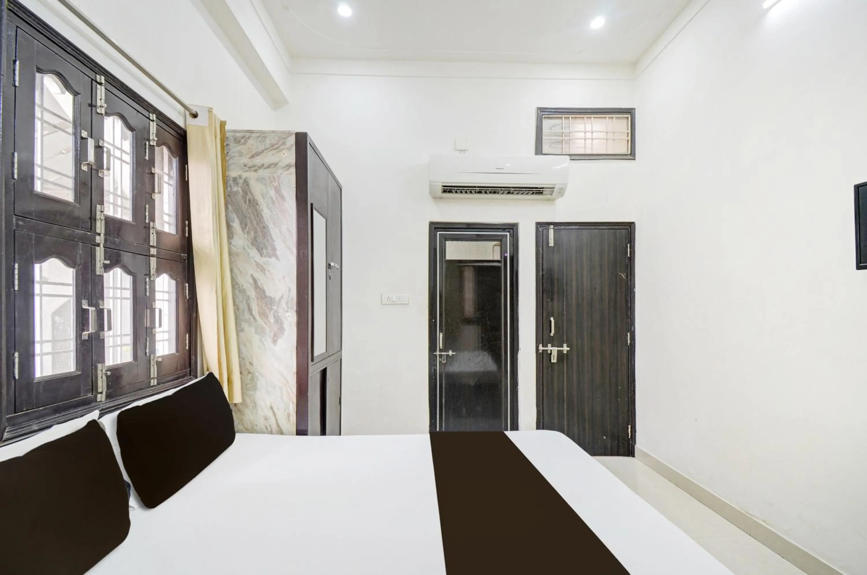 Bedroom, Bed in Hotel O The White Haveli