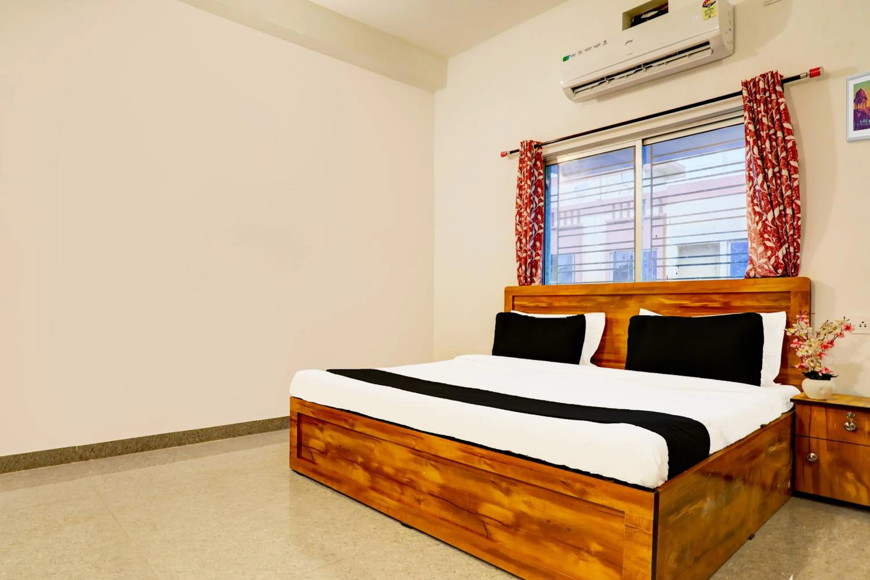 Bedroom, Bed in Hotel O Ayendri Premium Guest House