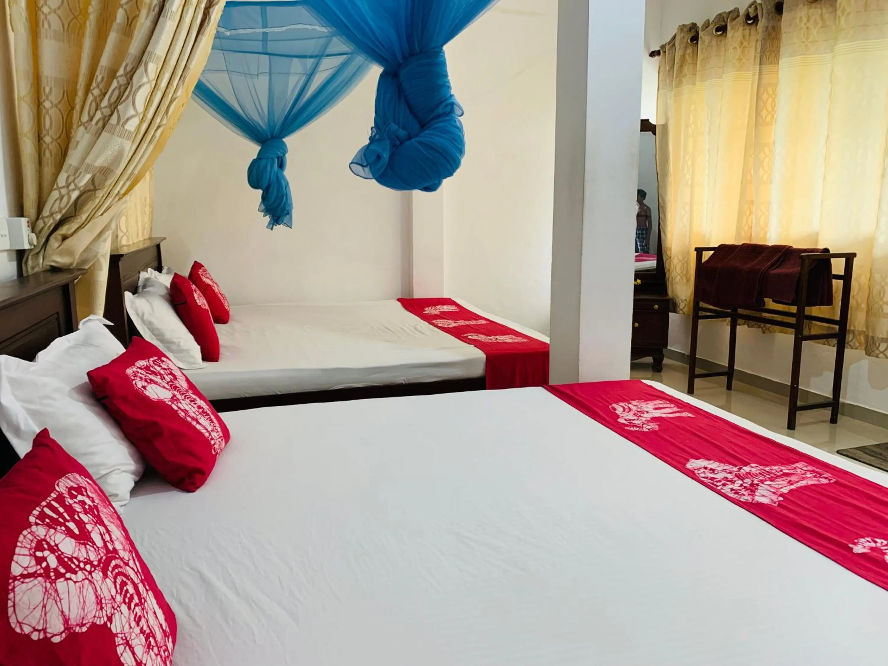 Photo of the whole room, Bed in Calidan