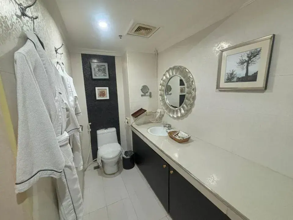 Bathroom in Lido De Paris Hotel Bathroom in Lido De Paris Hotel