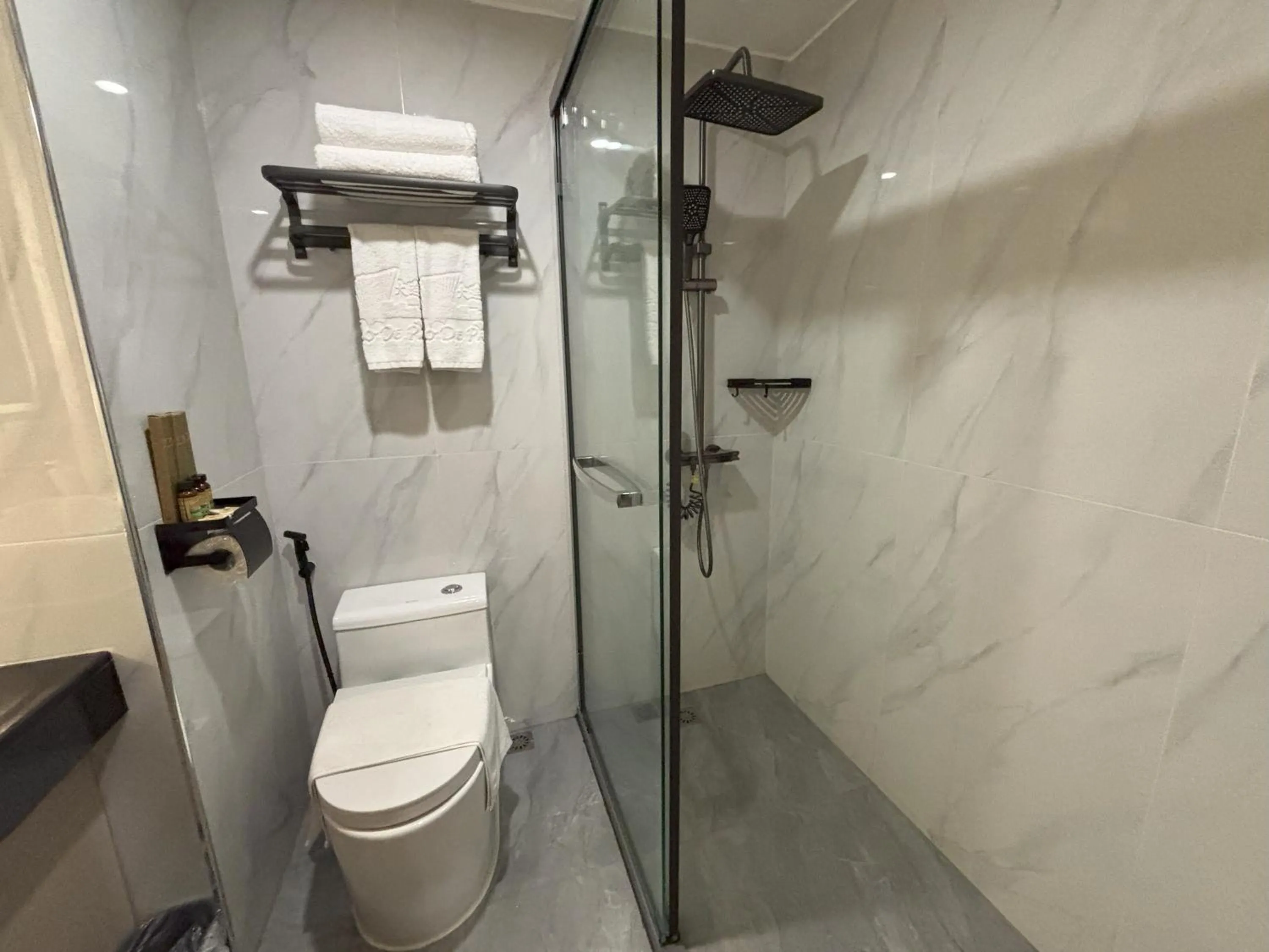 Bathroom in Lido De Paris Hotel