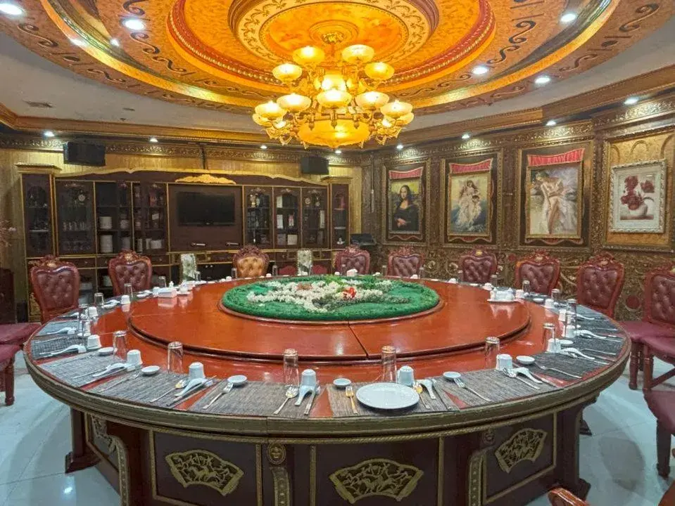 Restaurant/places to eat in Lido De Paris Hotel Restaurant/places to eat in Lido De Paris Hotel