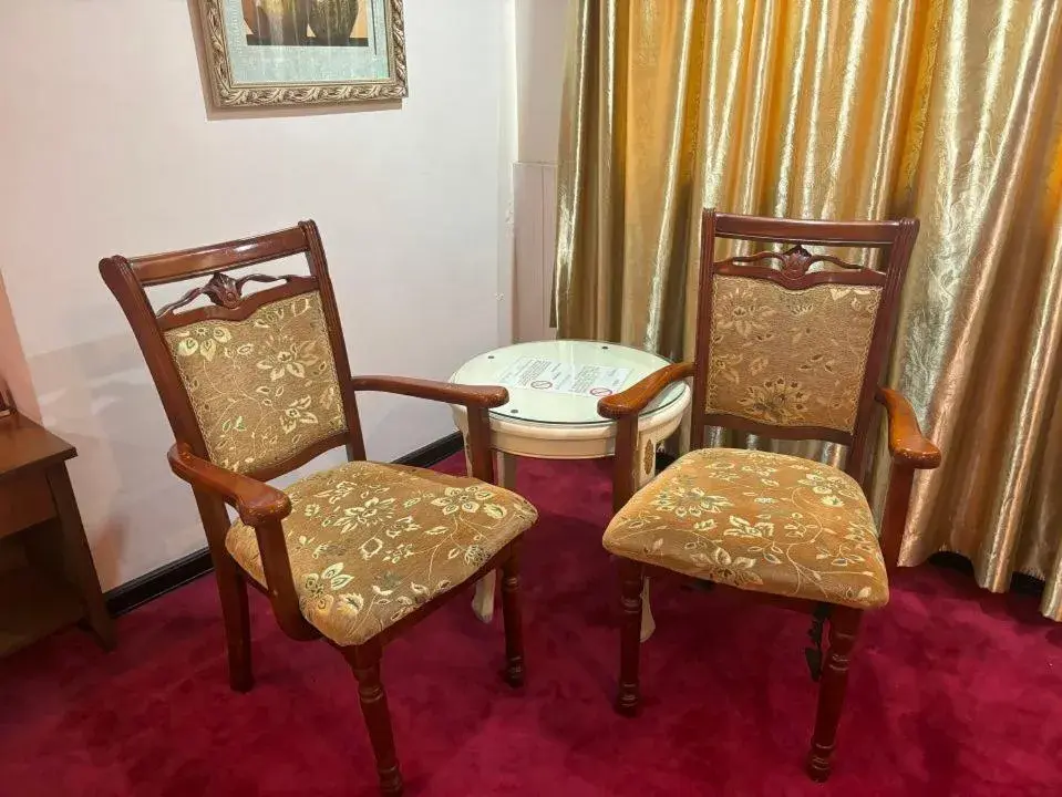Seating area in Lido De Paris Hotel Seating area in Lido De Paris Hotel