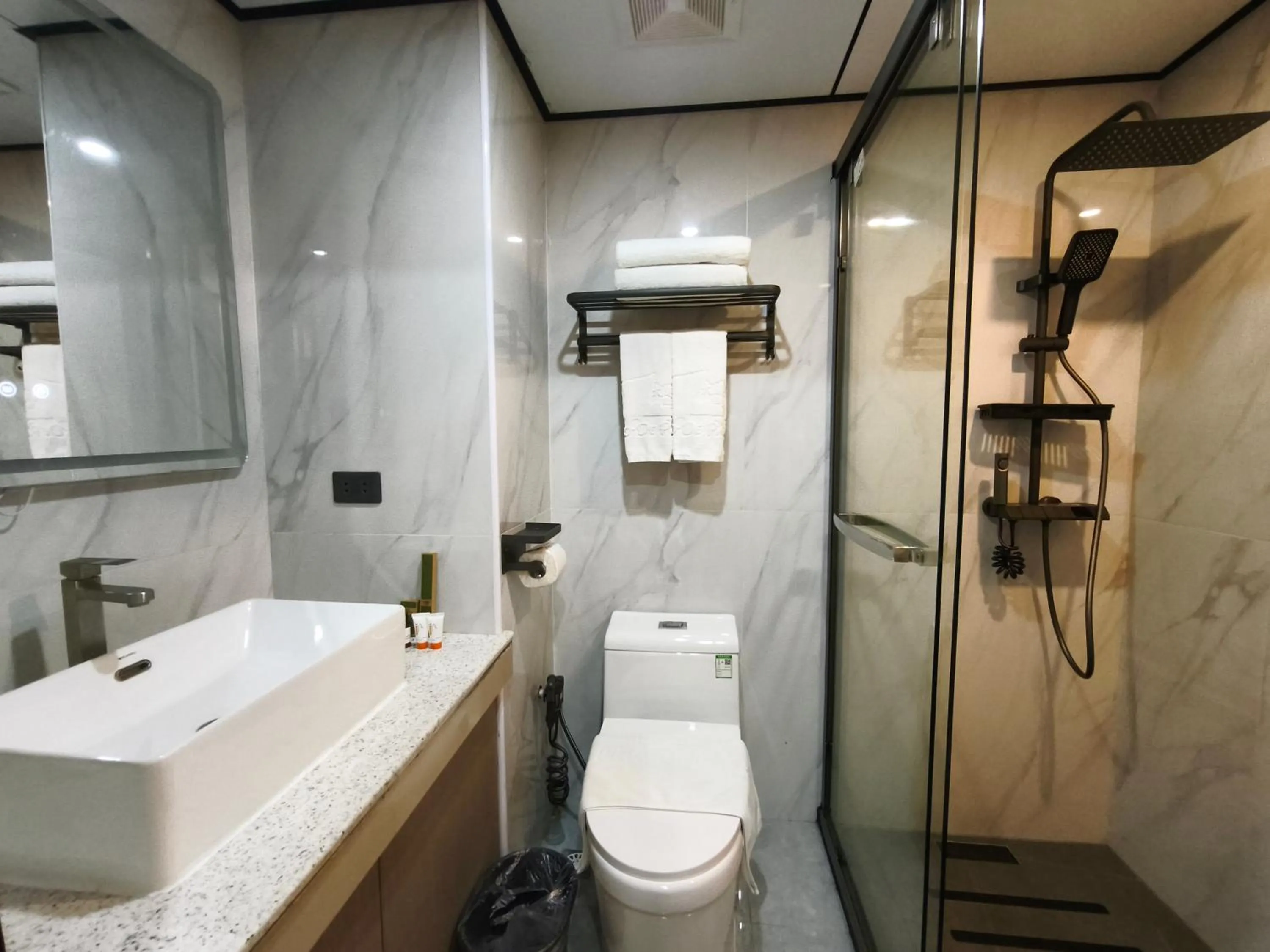 Shower in Lido De Paris Hotel