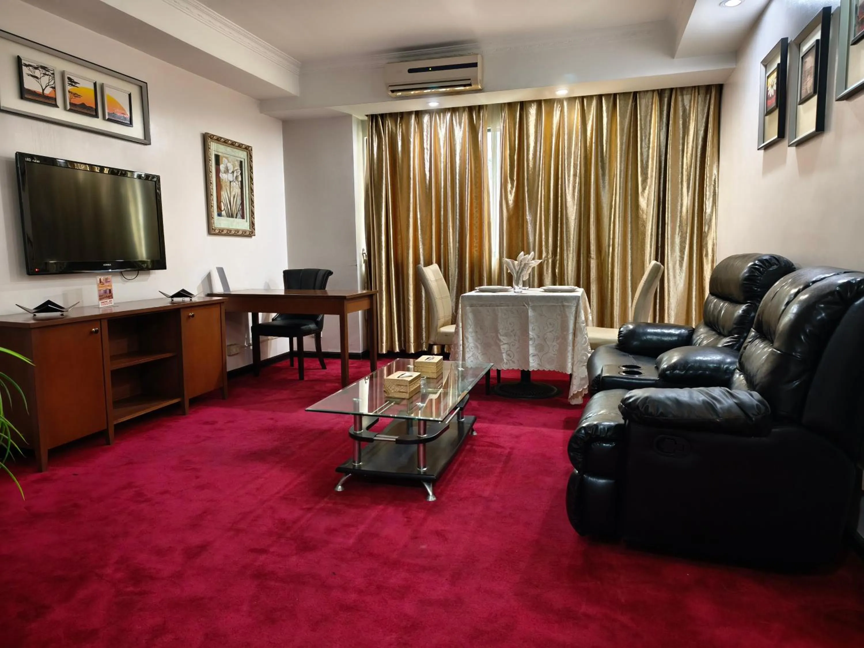 Living room in Lido De Paris Hotel