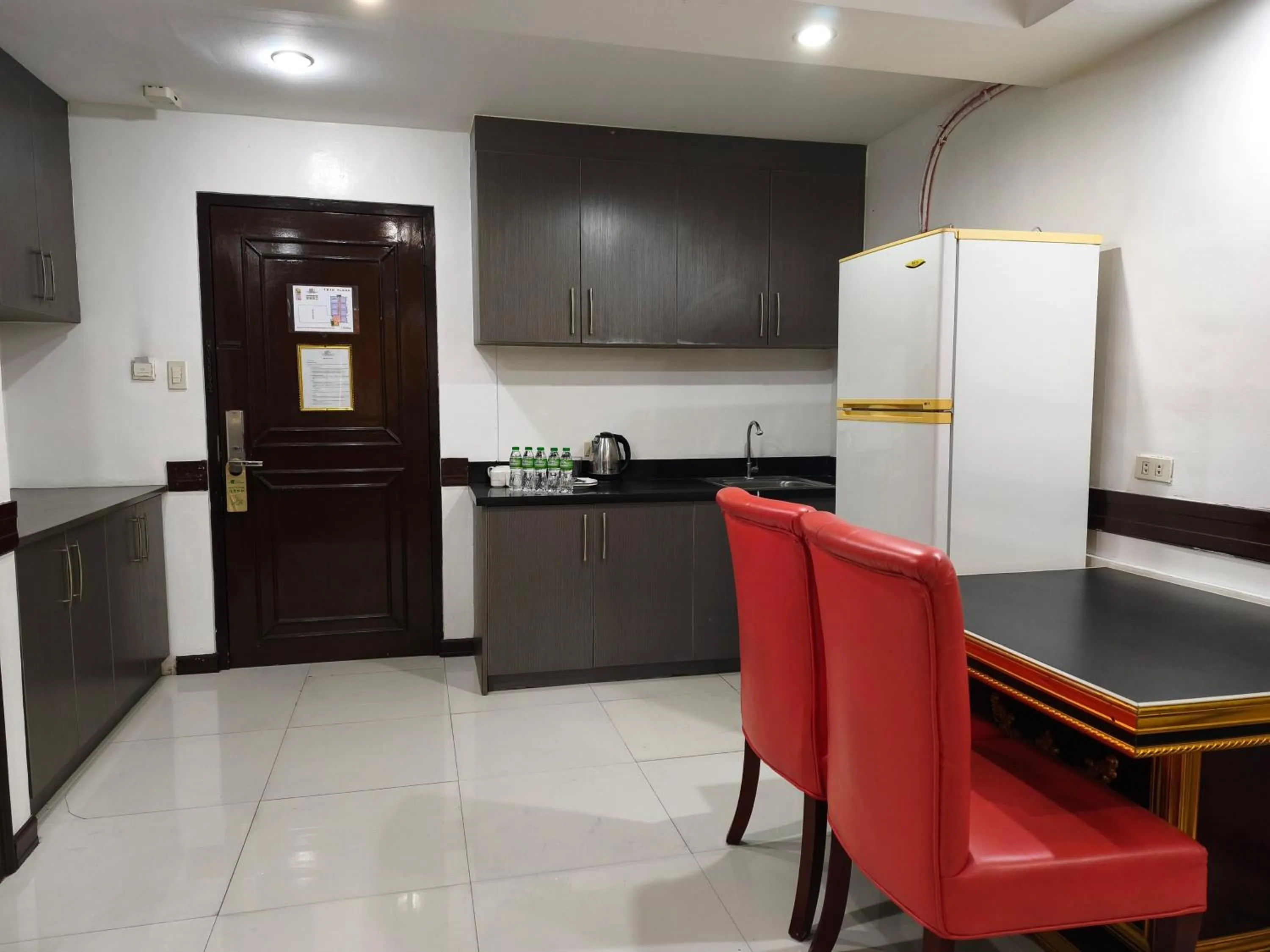 Kitchen or kitchenette in Lido De Paris Hotel