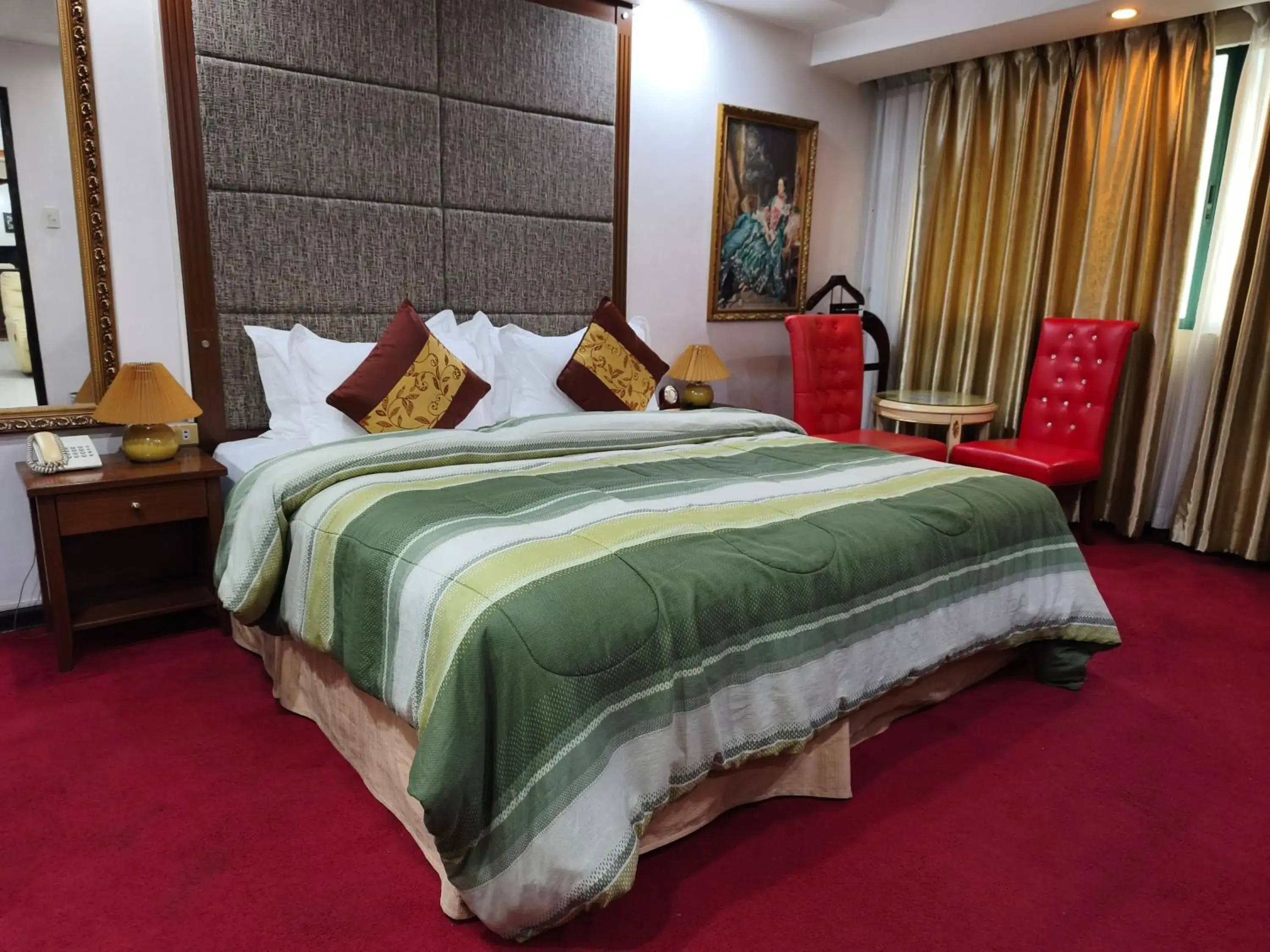 Bedroom, Bed in Lido De Paris Hotel Bedroom, Bed in Lido De Paris Hotel