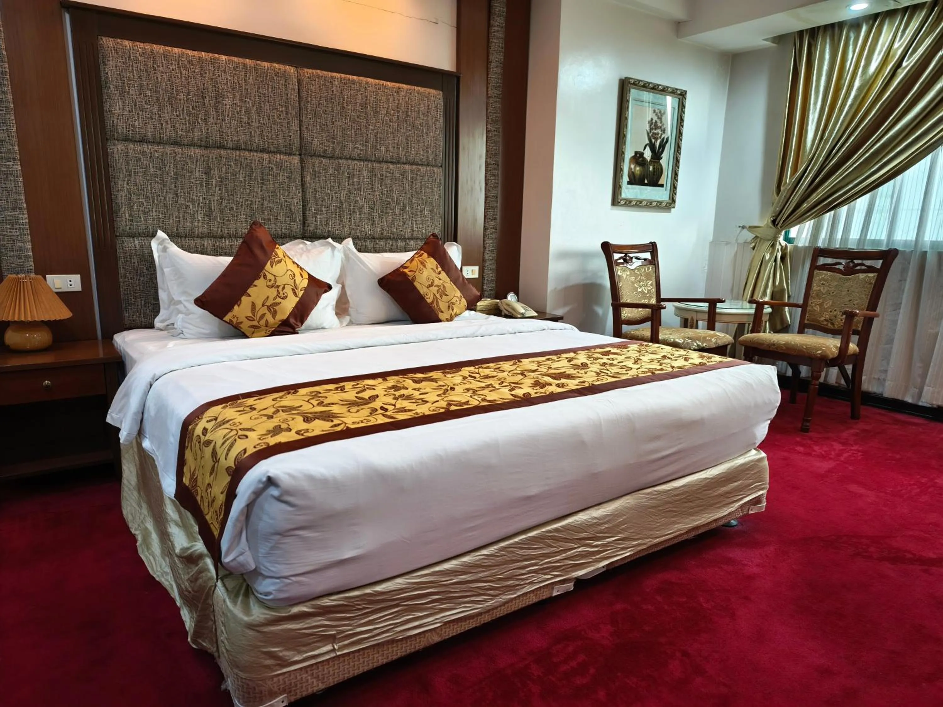 Bedroom, Bed in Lido De Paris Hotel