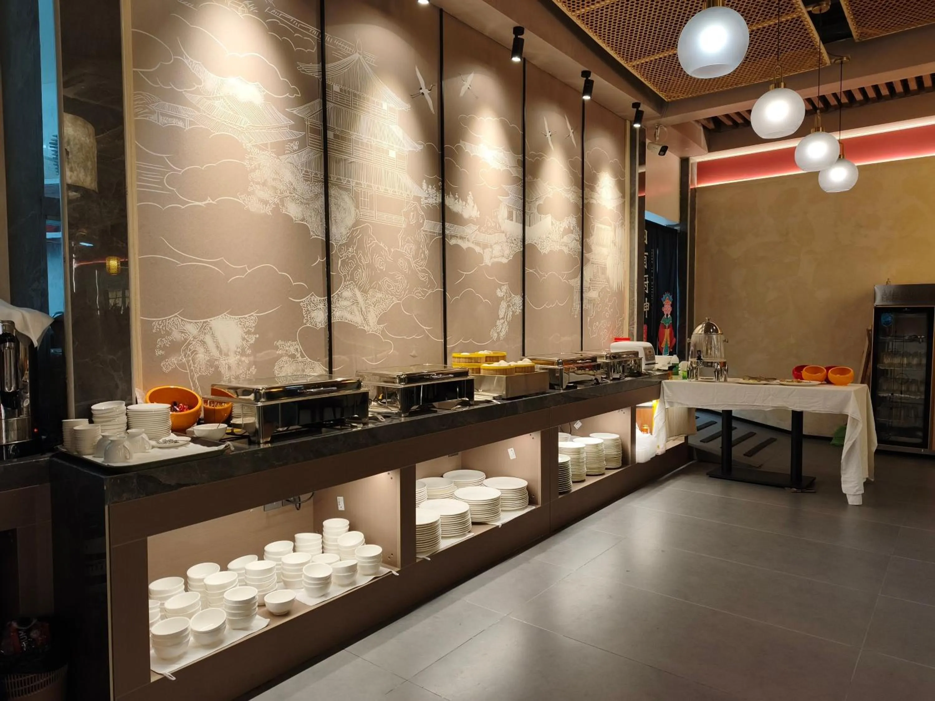 Restaurant/places to eat in Lido De Paris Hotel