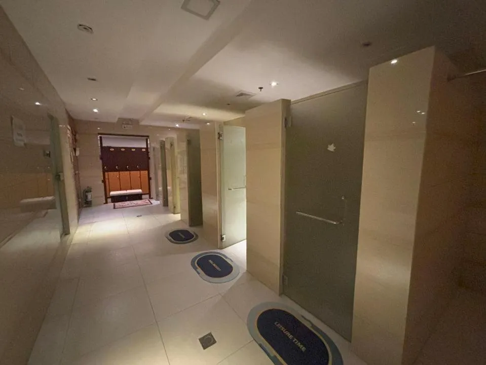 Sauna in Lido De Paris Hotel