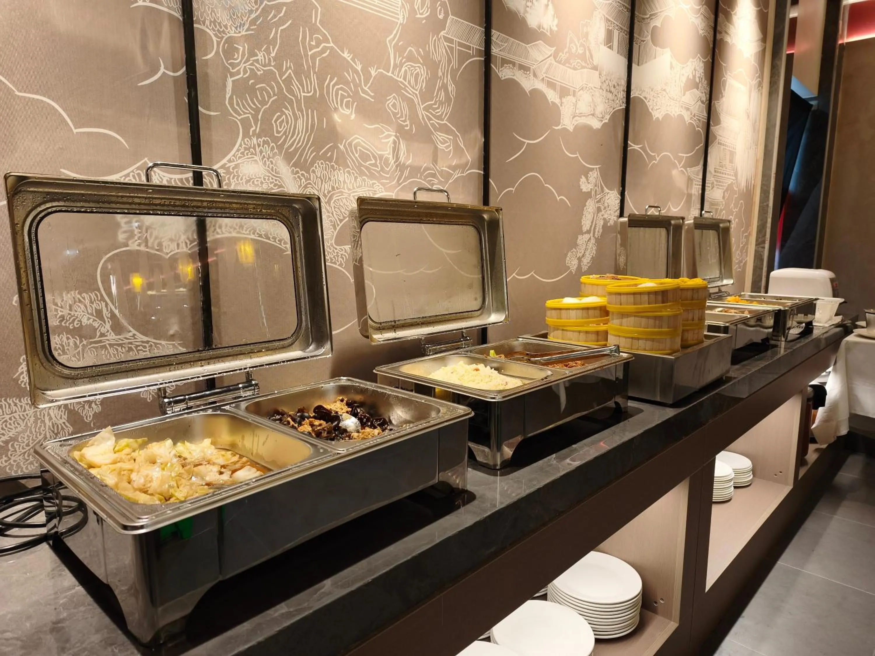 Restaurant/places to eat in Lido De Paris Hotel