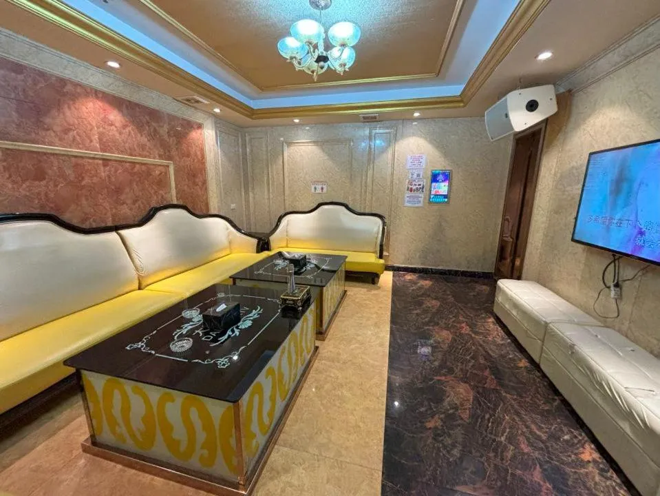 Lounge or bar in Lido De Paris Hotel