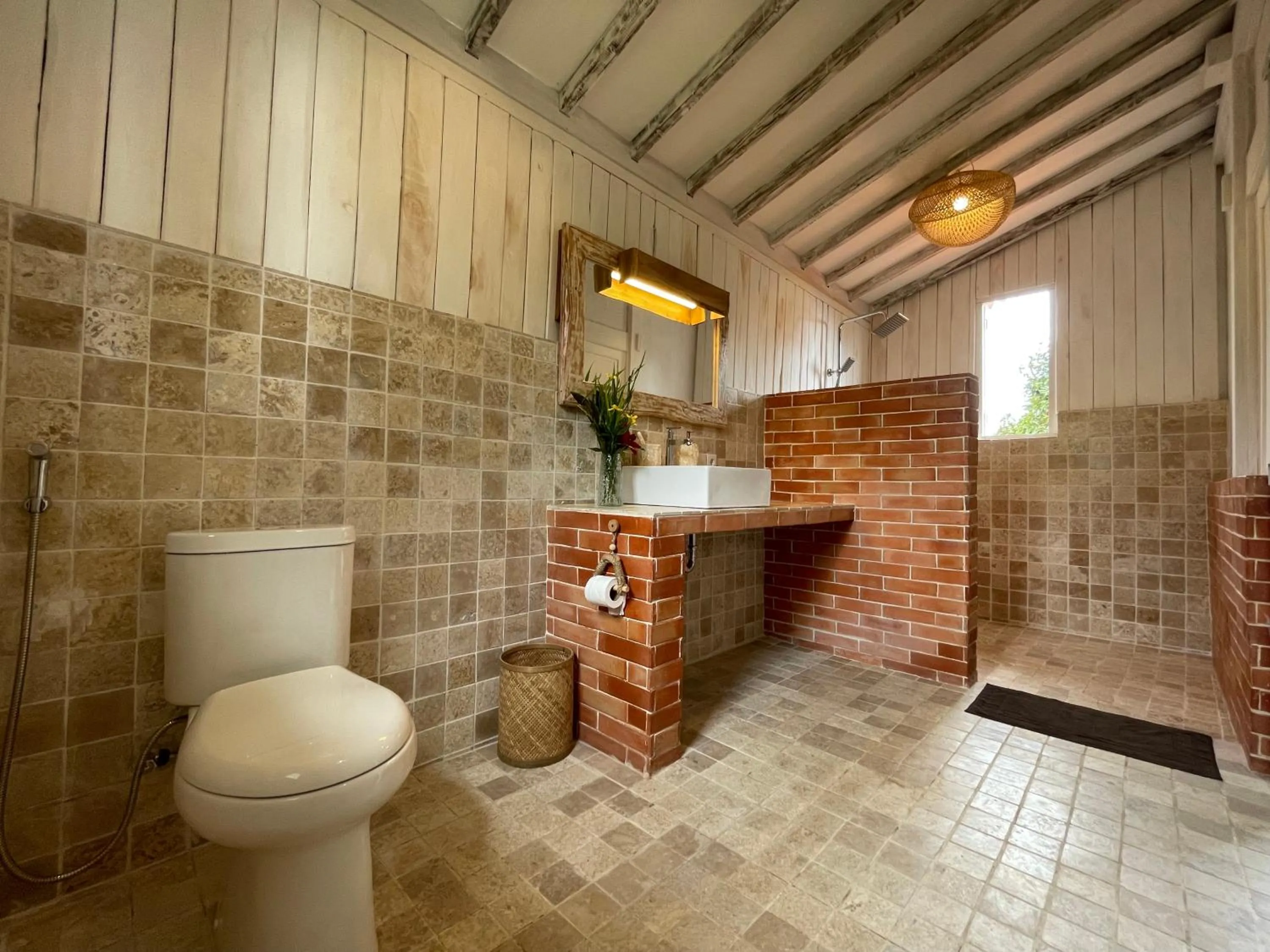 Shower in Purwa Ijen