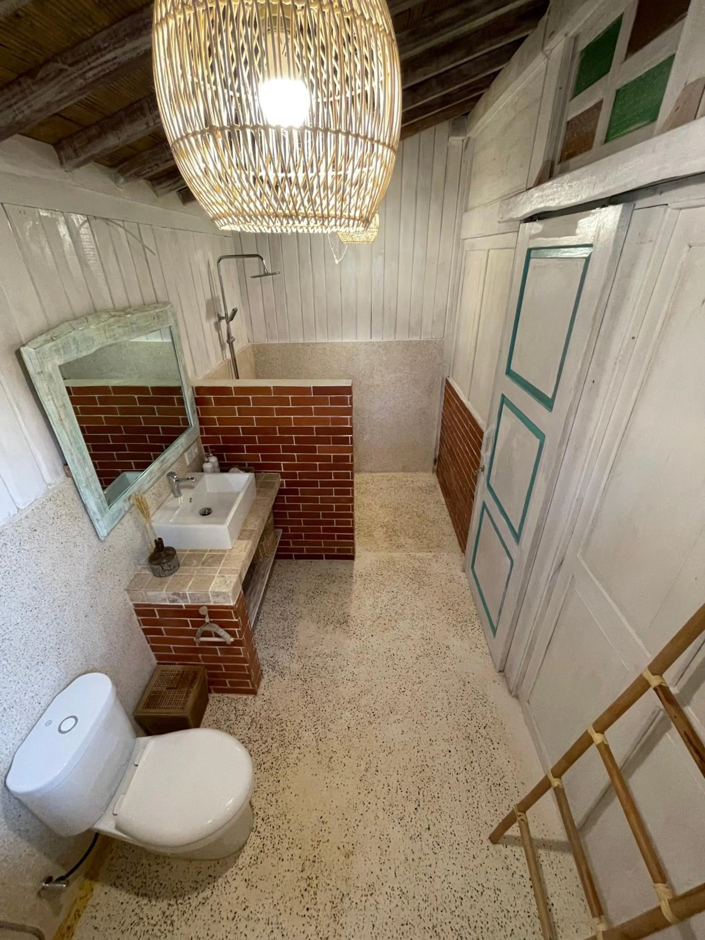 Shower in Purwa Ijen