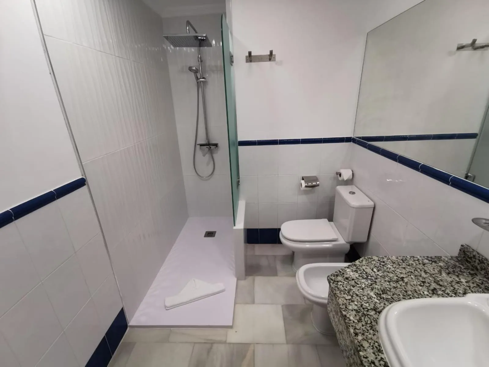 Shower in Apartamentos Igramar MorroJable - Adults Only