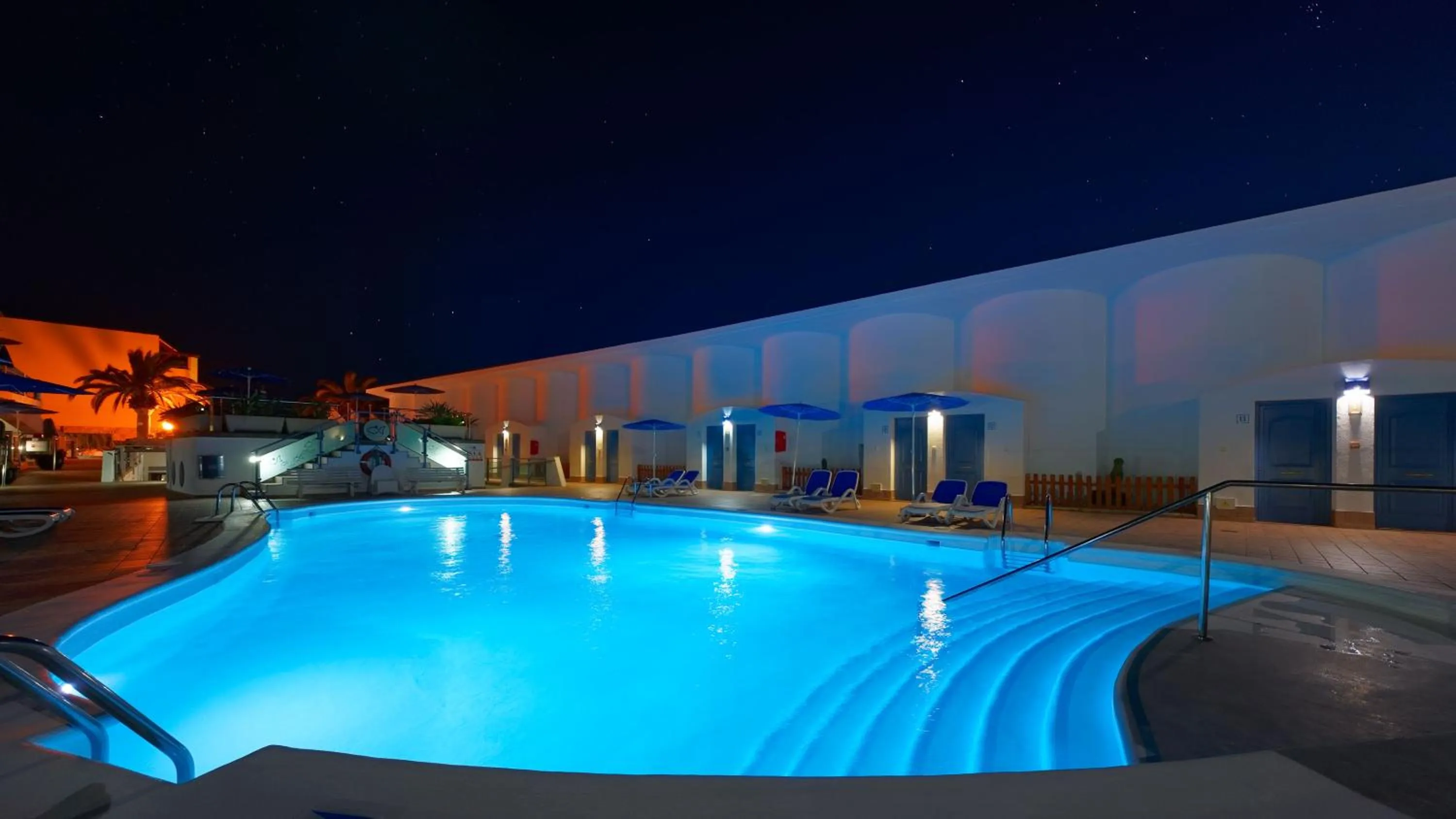 Swimming pool in Apartamentos Igramar MorroJable - Adults Only
