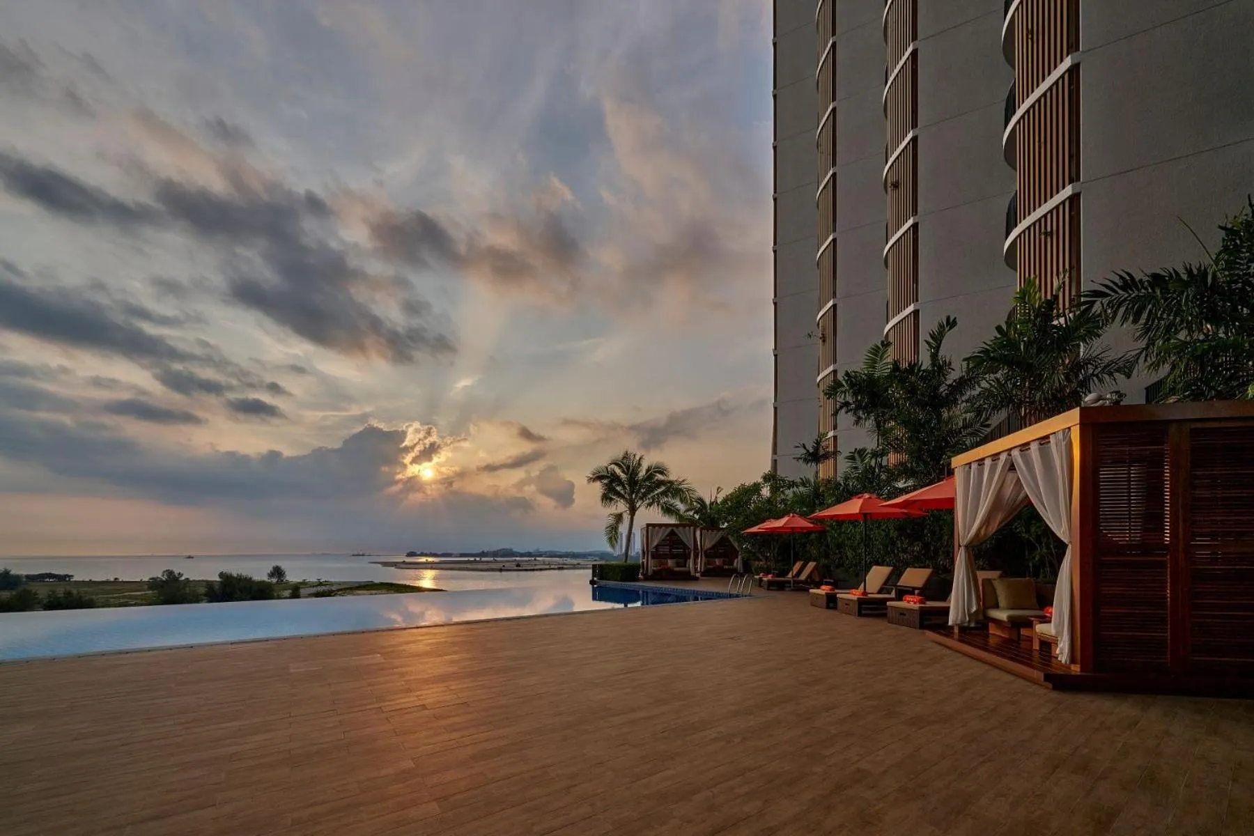 Swimming pool in Birkin International Hotel