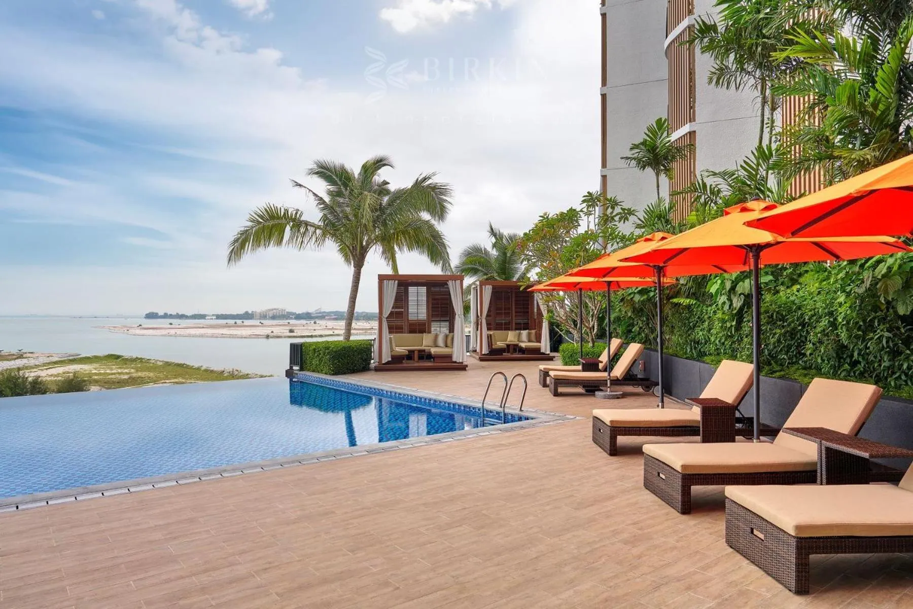 Swimming pool in Birkin International Hotel