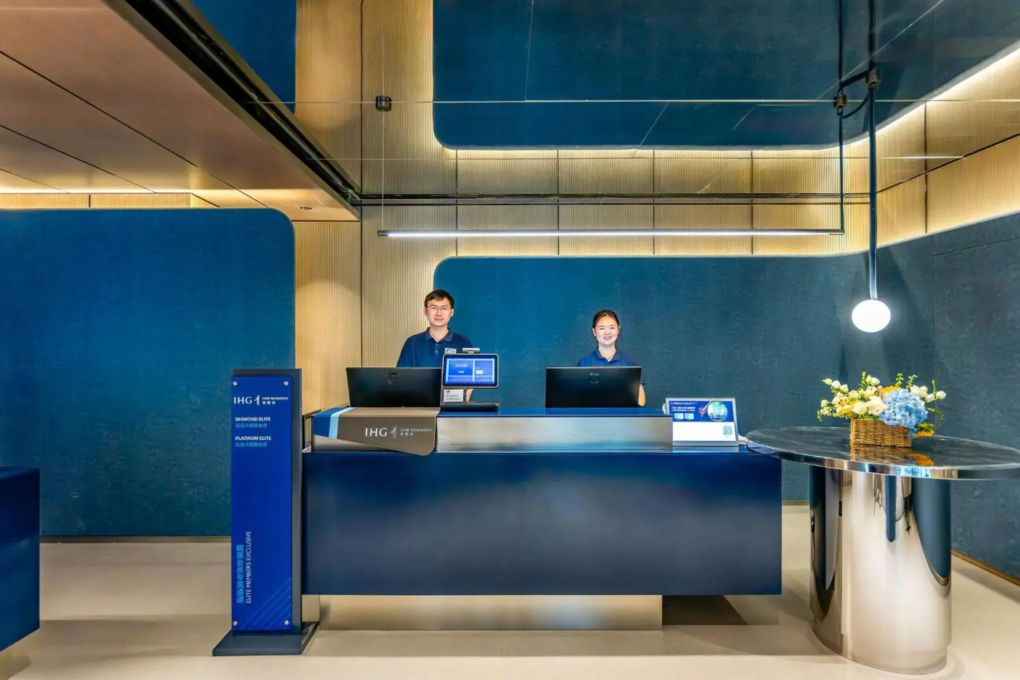 Property building in Holiday Inn Express Shanghai Jing'an Temple by IHG Property building in Holiday Inn Express Shanghai Jing'an Temple by IHG