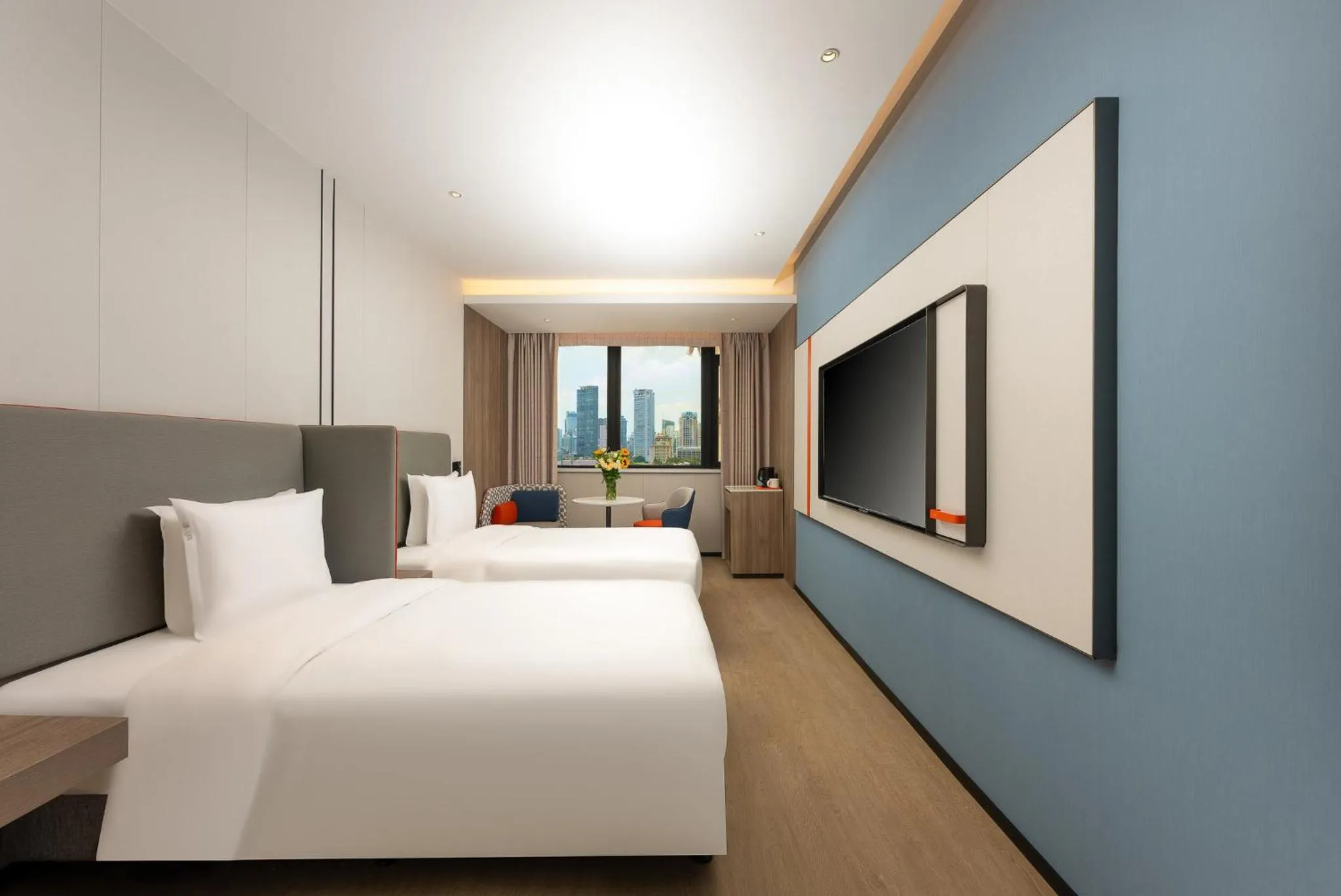 Photo of the whole room, Bed in Holiday Inn Express Shanghai Jing'an Temple by IHG