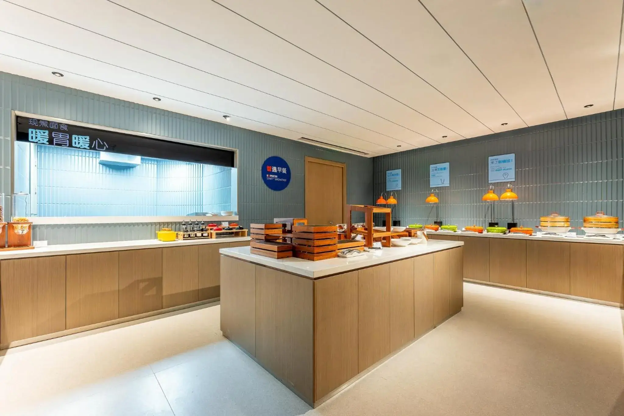 Restaurant/places to eat in Holiday Inn Express Shanghai Jing'an Temple by IHG Restaurant/places to eat in Holiday Inn Express Shanghai Jing'an Temple by IHG