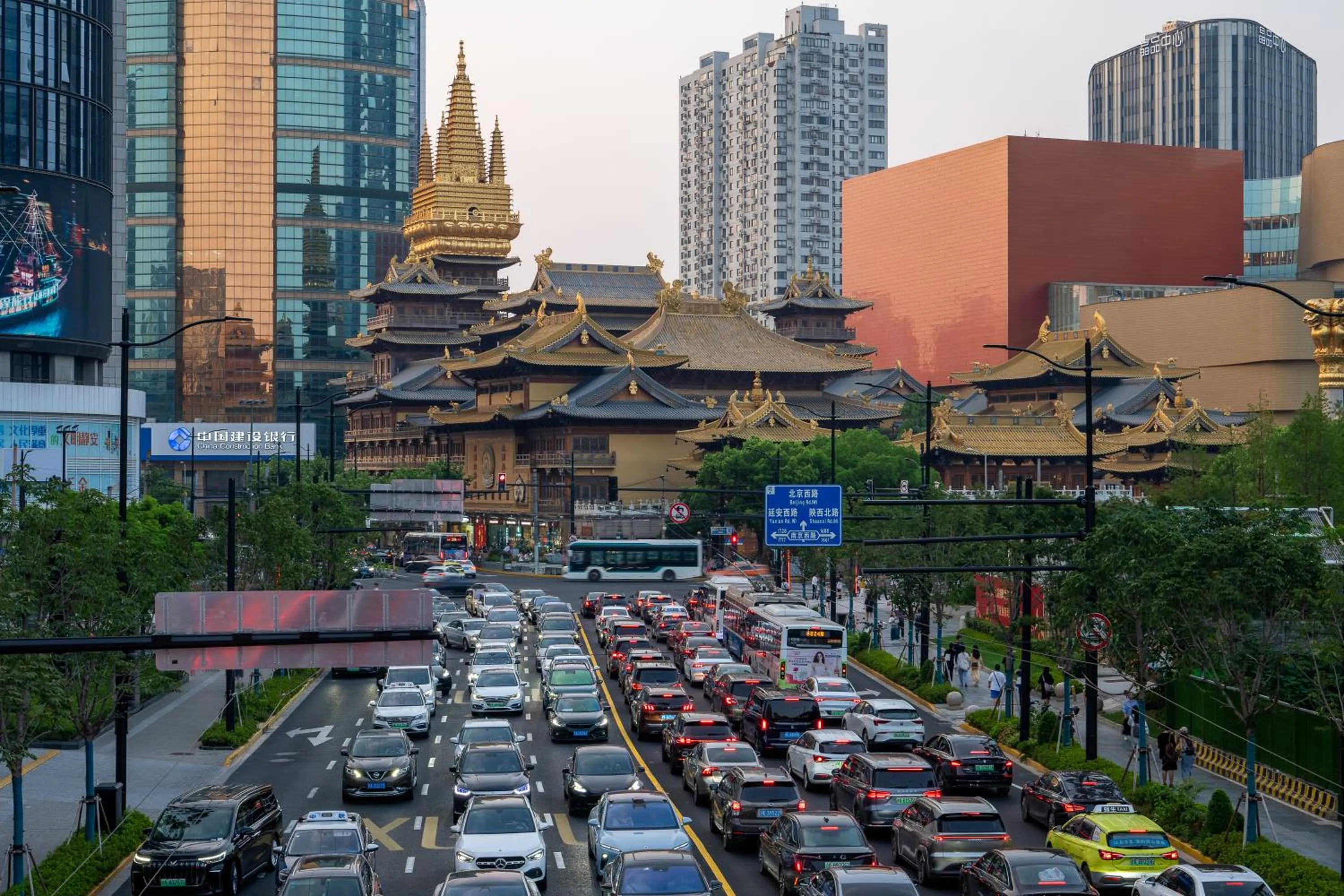 Neighbourhood in Holiday Inn Express Shanghai Jing'an Temple by IHG