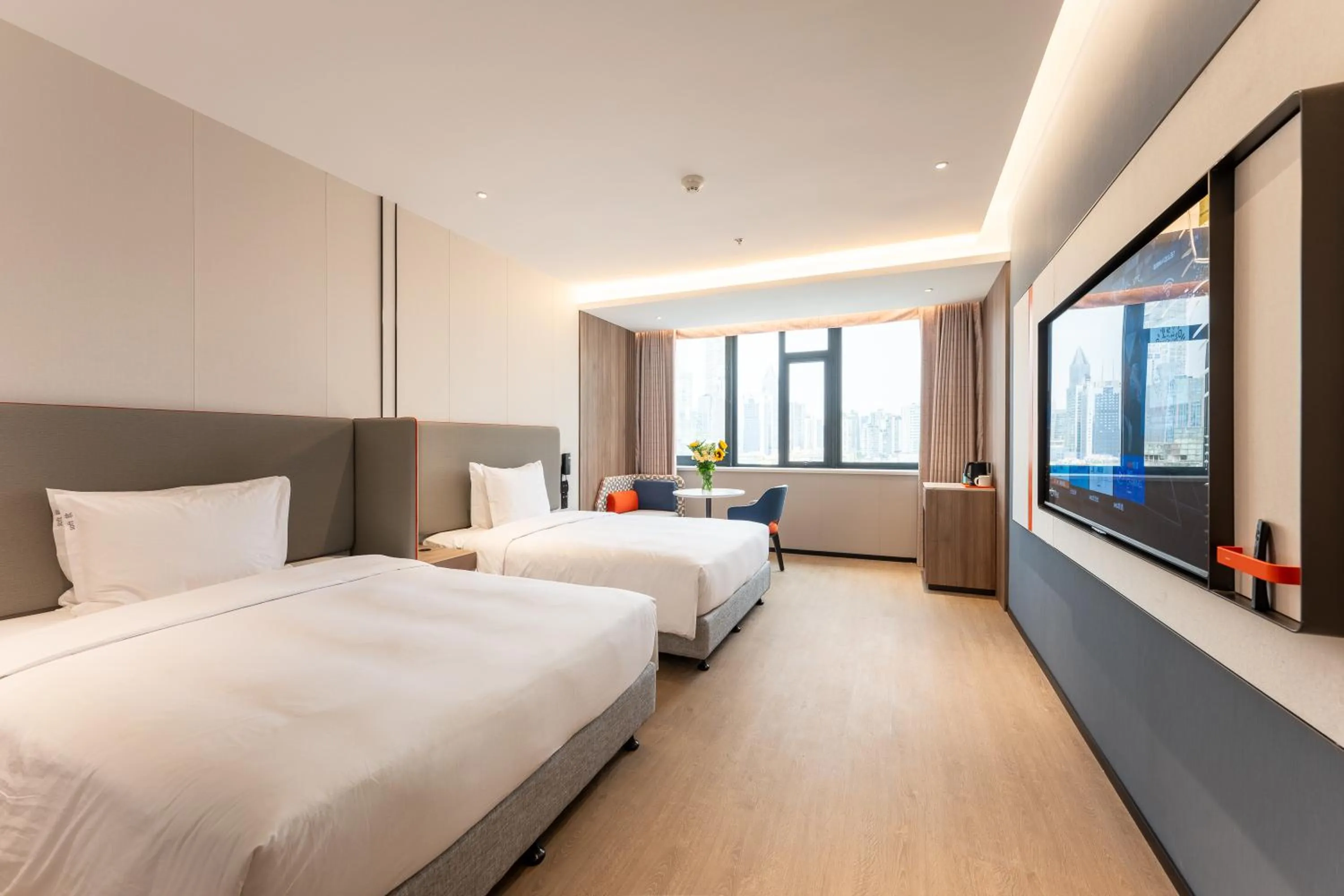 Bed in Holiday Inn Express Shanghai Jing'an Temple by IHG