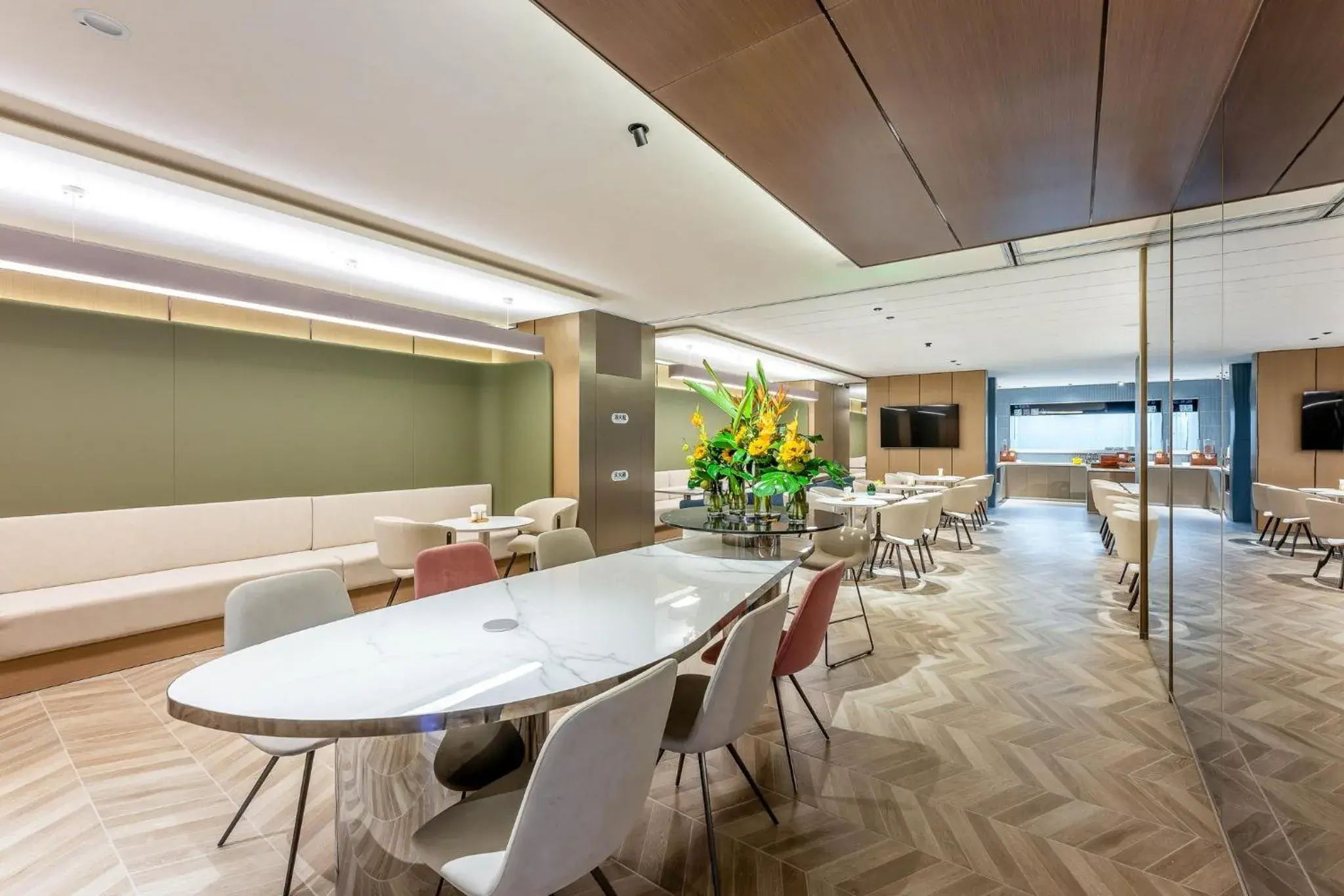 Restaurant/places to eat in Holiday Inn Express Shanghai Jing'an Temple by IHG Restaurant/places to eat in Holiday Inn Express Shanghai Jing'an Temple by IHG