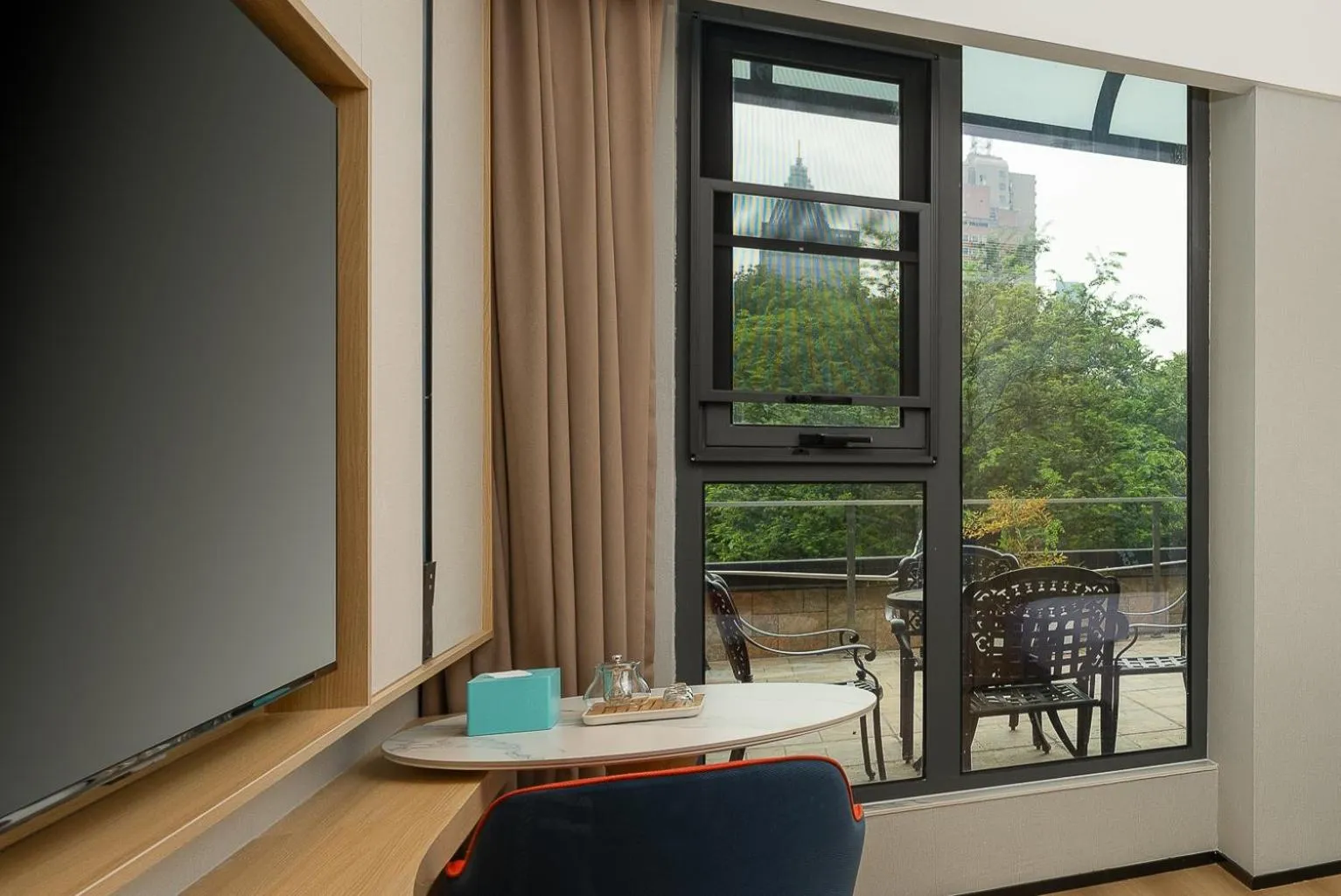 Photo of the whole room in Holiday Inn Express Nanjing Xi'anmen by IHG