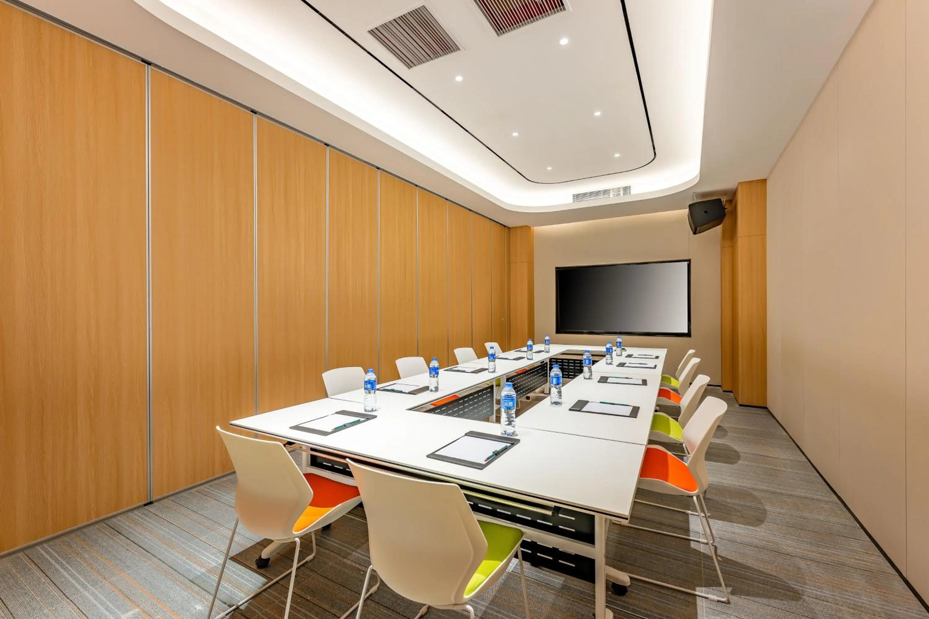 Meeting/conference room in Holiday Inn Express Nanjing Xi'anmen by IHG