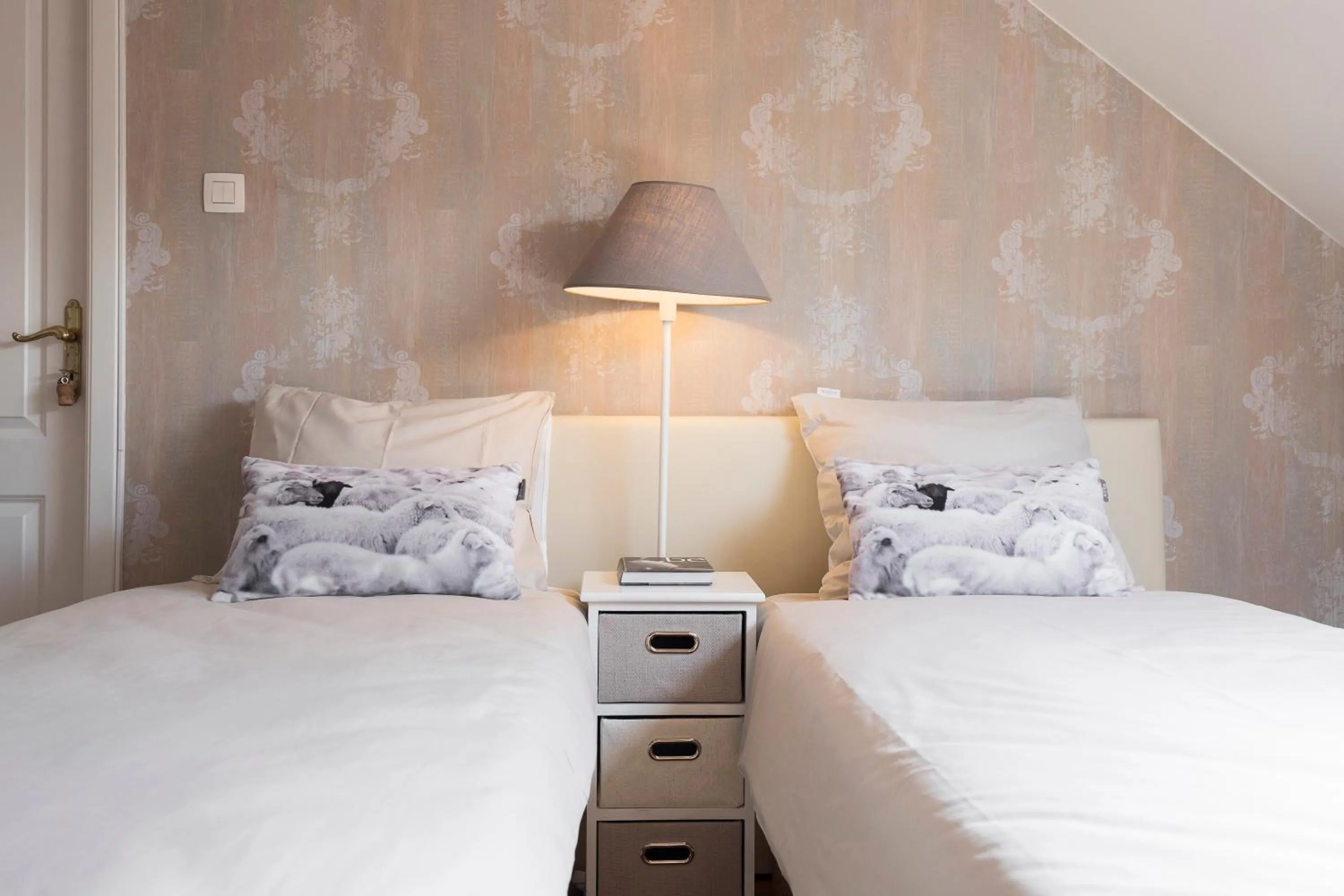 Bed in Restaurant & Guesthouse Cachet de Cire