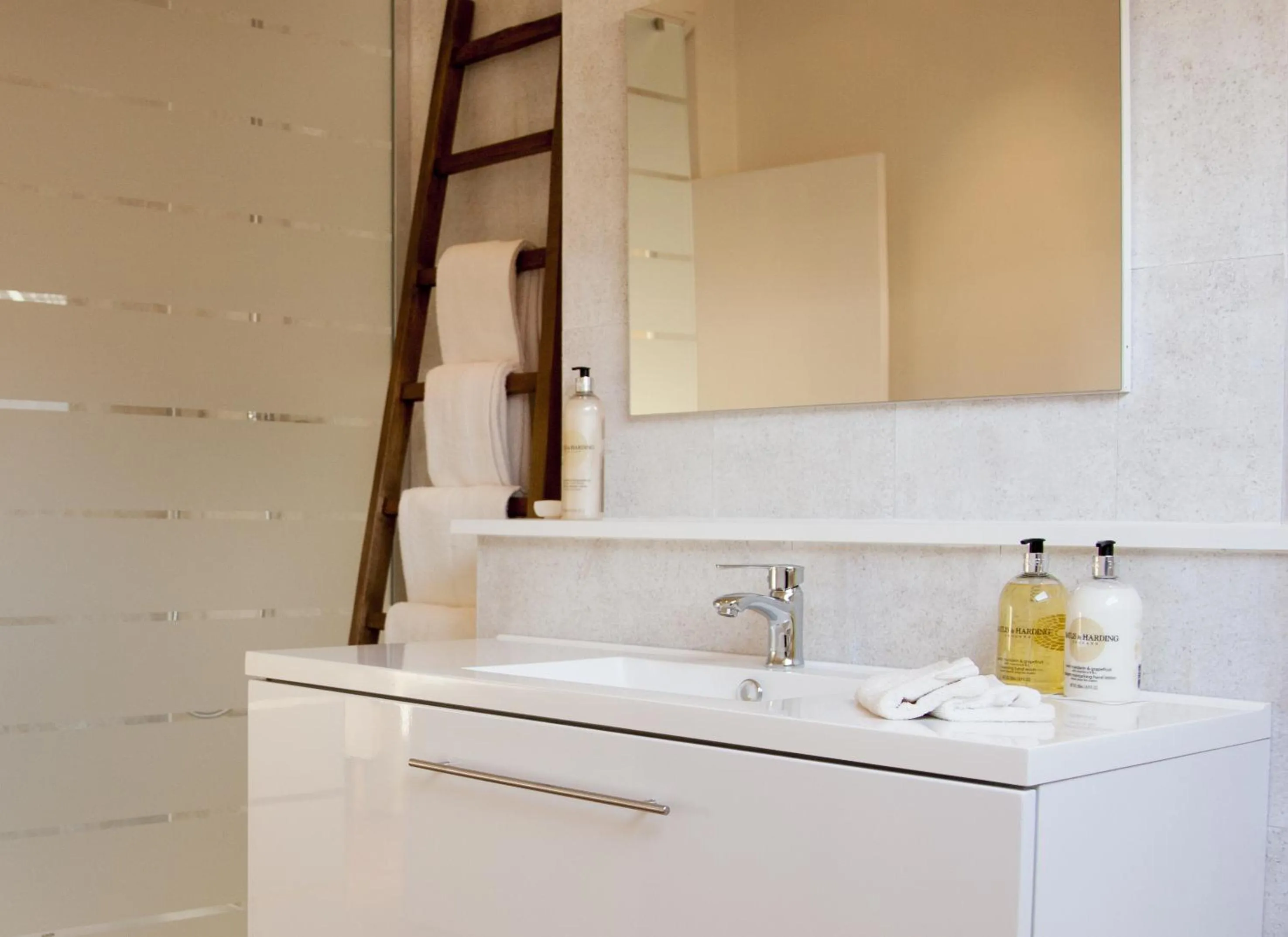 Bathroom in Restaurant & Guesthouse Cachet de Cire