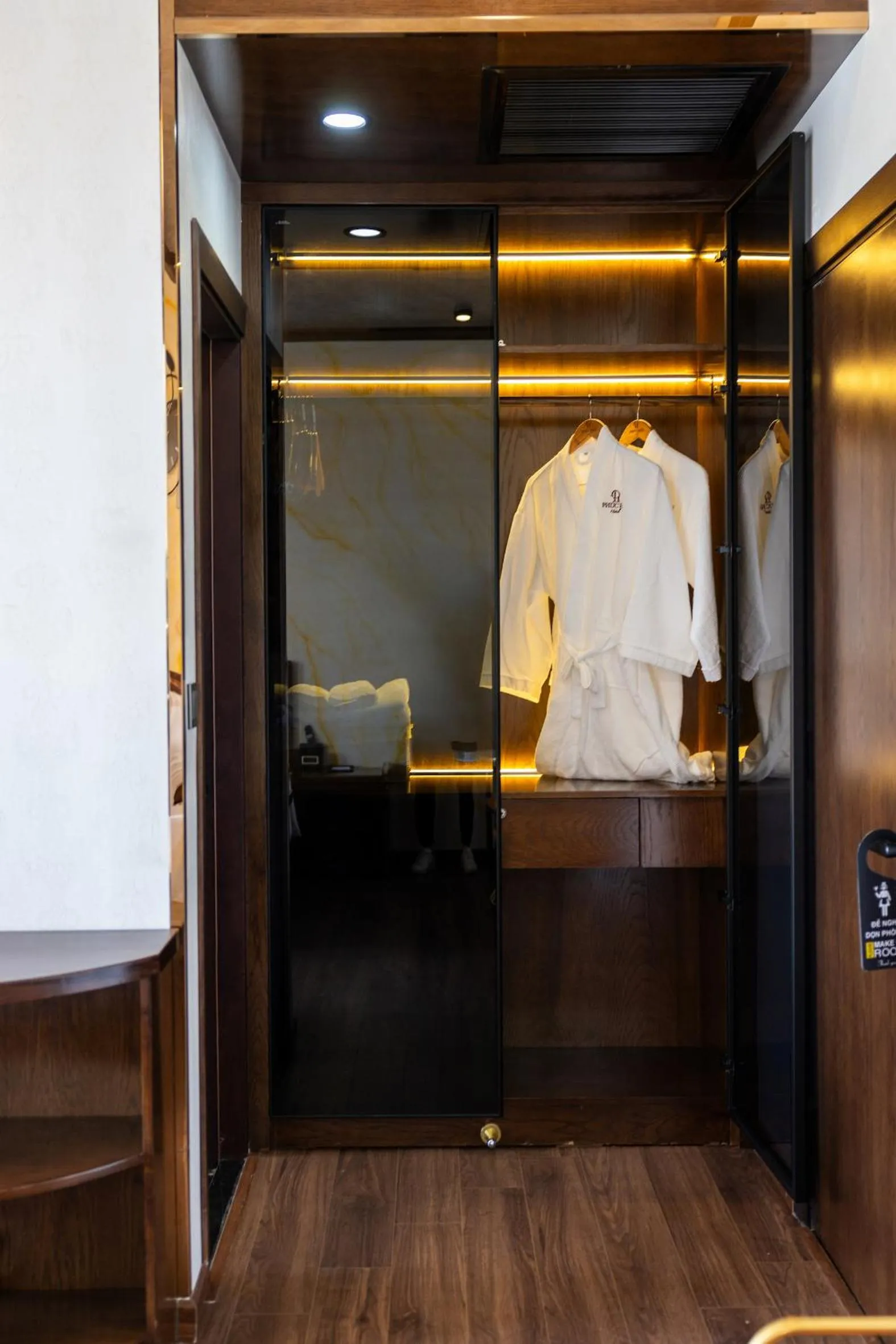 wardrobe in Phuc Hai Hotel Da Lat